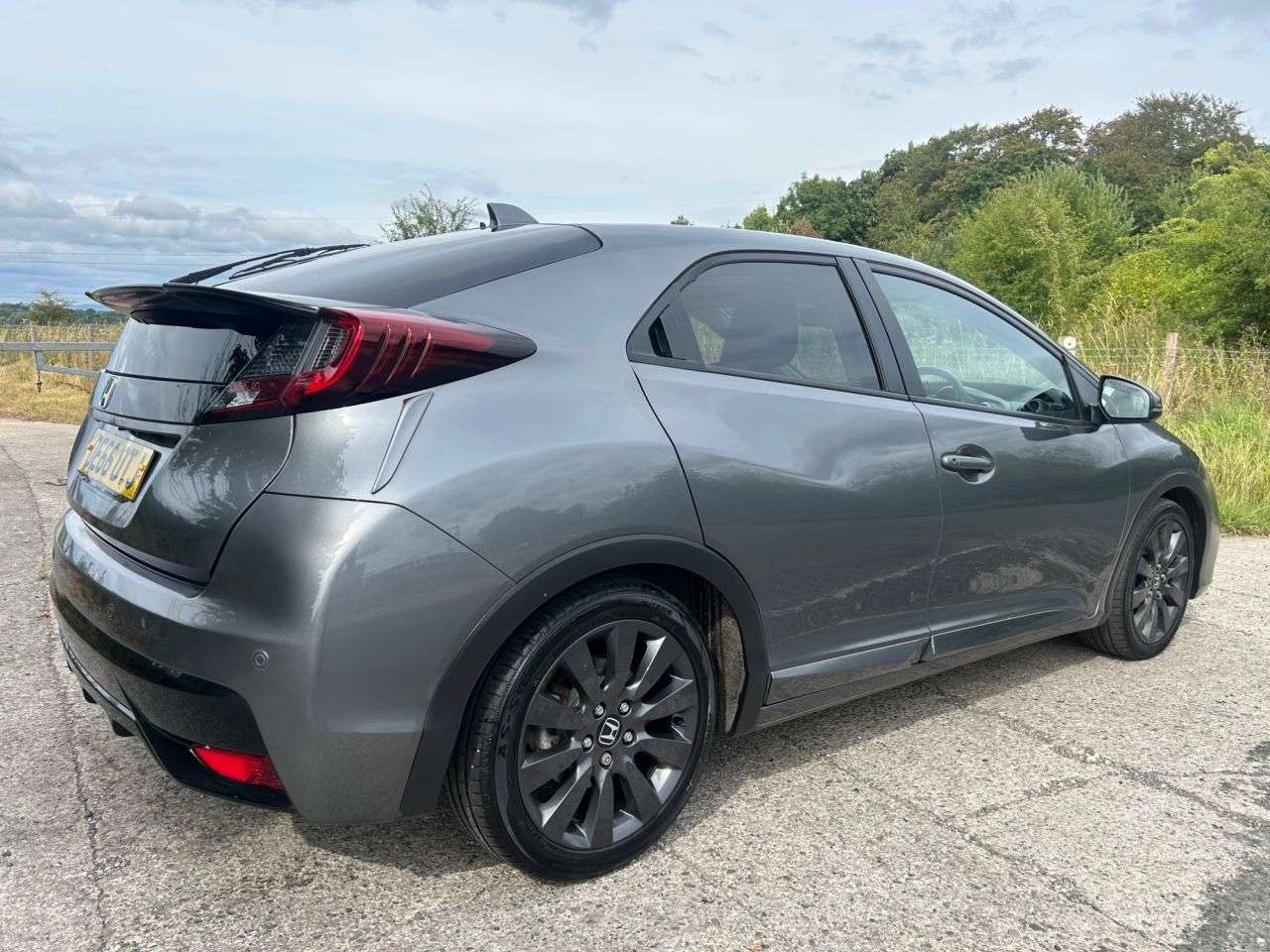A 2016 HONDA CIVIC 1.8 i-VTEC SR Hatchback 5dr Petrol Manual Euro 6 (s/s) (142 ps) A 2016 HONDA CIVIC 1.8 i-VTEC SR Hatchback 5dr Petrol Manual Euro 6 (s/s) (142 ps)
