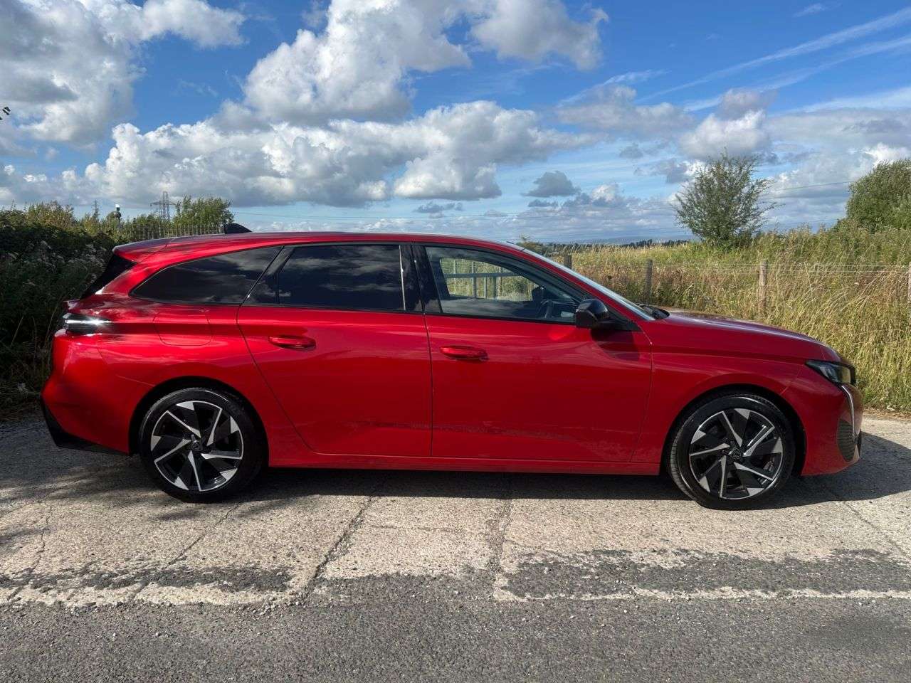 A 2022 PEUGEOT 308 SW 1.5 BlueHDi Allure Premium Estate 5dr Diesel EAT Euro 6 (s/s) (130 ps) 2 KE A 2022 PEUGEOT 308 SW 1.5 BlueHDi Allure Premium Estate 5dr Diesel EAT Euro 6 (s/s) (130 ps) 2 KE
