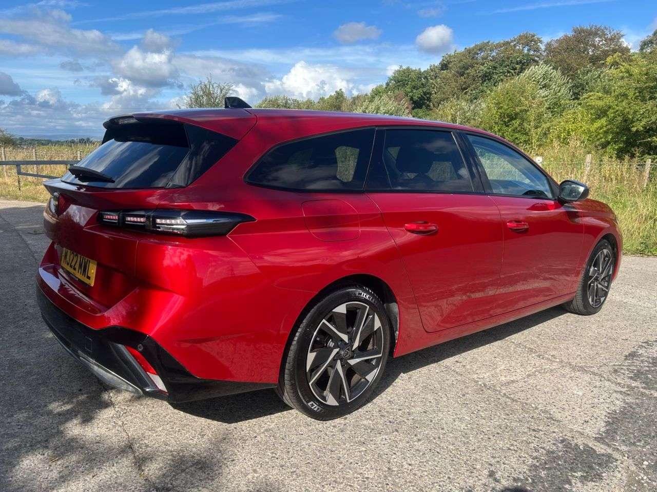 A 2022 PEUGEOT 308 SW 1.5 BlueHDi Allure Premium Estate 5dr Diesel EAT Euro 6 (s/s) (130 ps) 2 KE A 2022 PEUGEOT 308 SW 1.5 BlueHDi Allure Premium Estate 5dr Diesel EAT Euro 6 (s/s) (130 ps) 2 KE