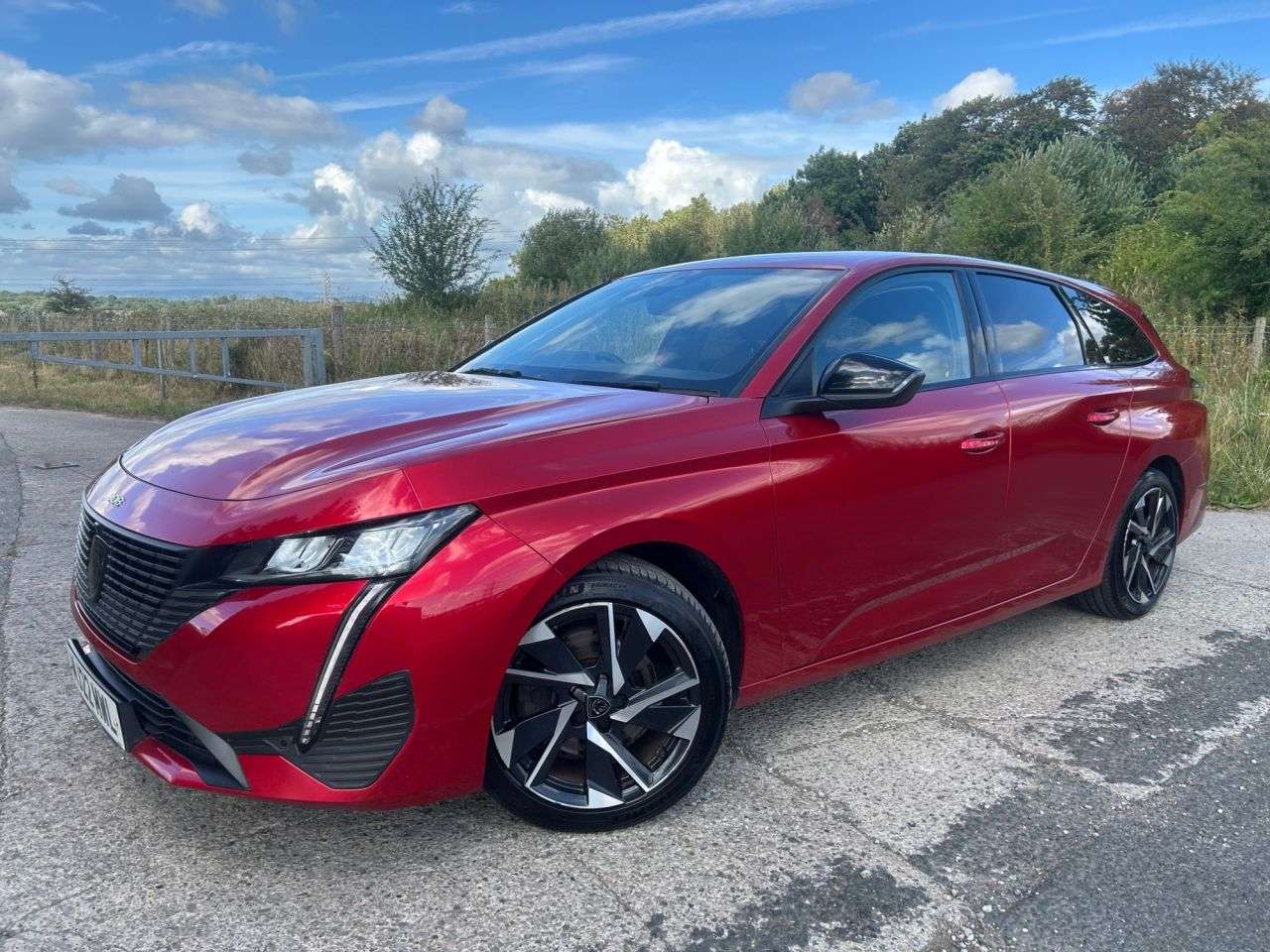 A 2022 PEUGEOT 308 SW 1.5 BlueHDi Allure Premium Estate 5dr Diesel EAT Euro 6 (s/s) (130 ps) 2 KE A 2022 PEUGEOT 308 SW 1.5 BlueHDi Allure Premium Estate 5dr Diesel EAT Euro 6 (s/s) (130 ps) 2 KE