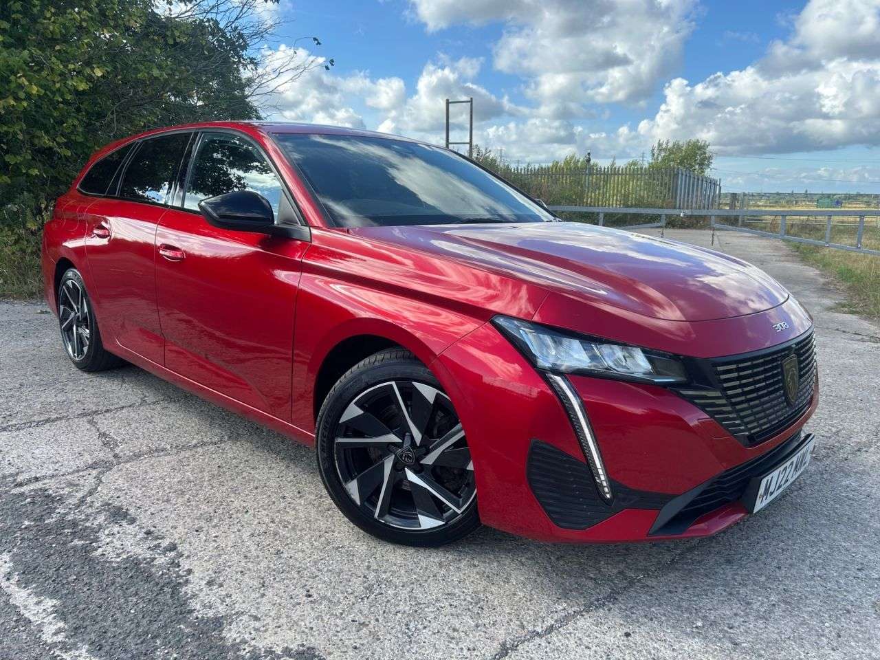 A 2022 PEUGEOT 308 SW 1.5 BlueHDi Allure Premium Estate 5dr Diesel EAT Euro 6 (s/s) (130 ps) 2 KE A 2022 PEUGEOT 308 SW 1.5 BlueHDi Allure Premium Estate 5dr Diesel EAT Euro 6 (s/s) (130 ps) 2 KE