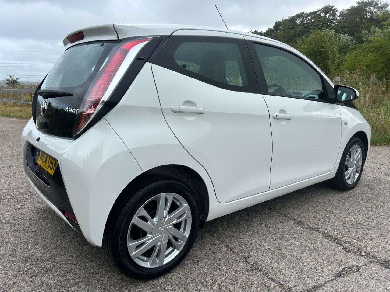 A 2015 TOYOTA AYGO 1.0 VVT-i x-pression Hatchback 5dr Petrol Manual Euro 5 Euro 5 (68 ps) A 2015 TOYOTA AYGO 1.0 VVT-i x-pression Hatchback 5dr Petrol Manual Euro 5 Euro 5 (68 ps)