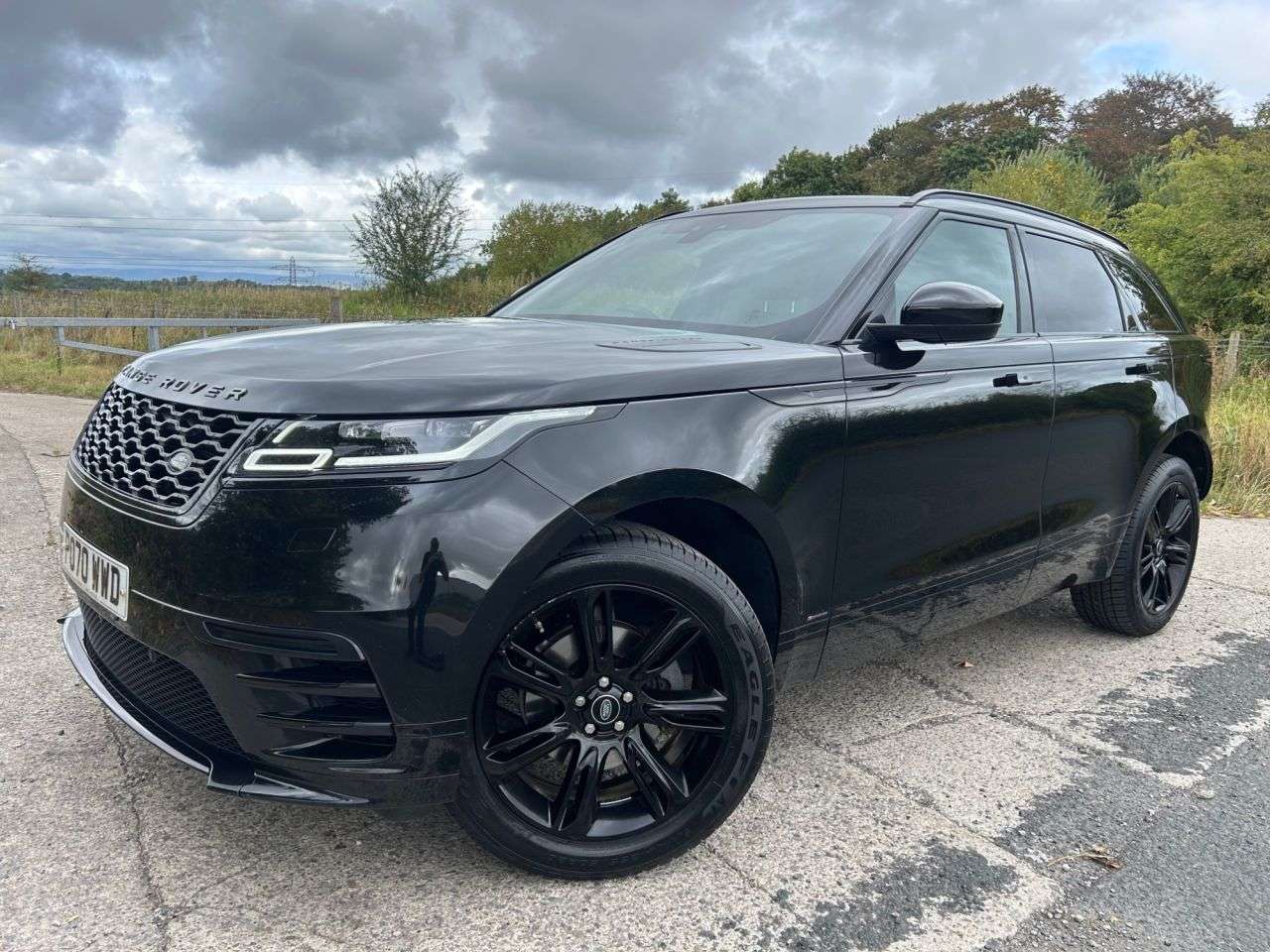 A 2020 LAND ROVER RANGE ROVER VELAR 2.0 D180 R-Dynamic S SUV 5dr Diesel Auto 4WD Euro 6 (s/s) (180 ps) A 2020 LAND ROVER RANGE ROVER VELAR 2.0 D180 R-Dynamic S SUV 5dr Diesel Auto 4WD Euro 6 (s/s) (180 ps)