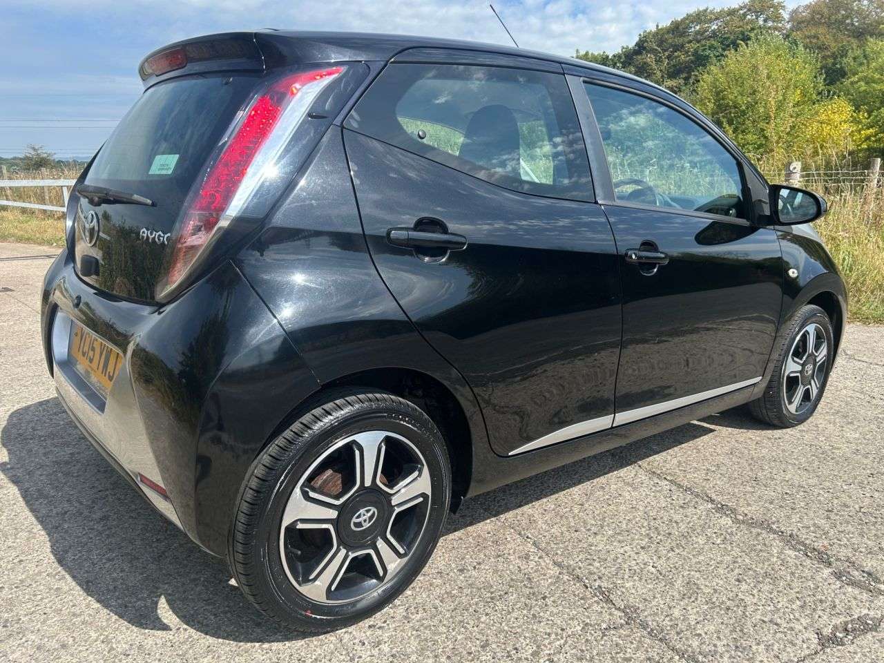 A 2015 TOYOTA AYGO 1.0 VVT-i x-clusiv Hatchback 5dr Petrol Manual Euro 5 Euro 5 (68 ps) REAR V A 2015 TOYOTA AYGO 1.0 VVT-i x-clusiv Hatchback 5dr Petrol Manual Euro 5 Euro 5 (68 ps) REAR V