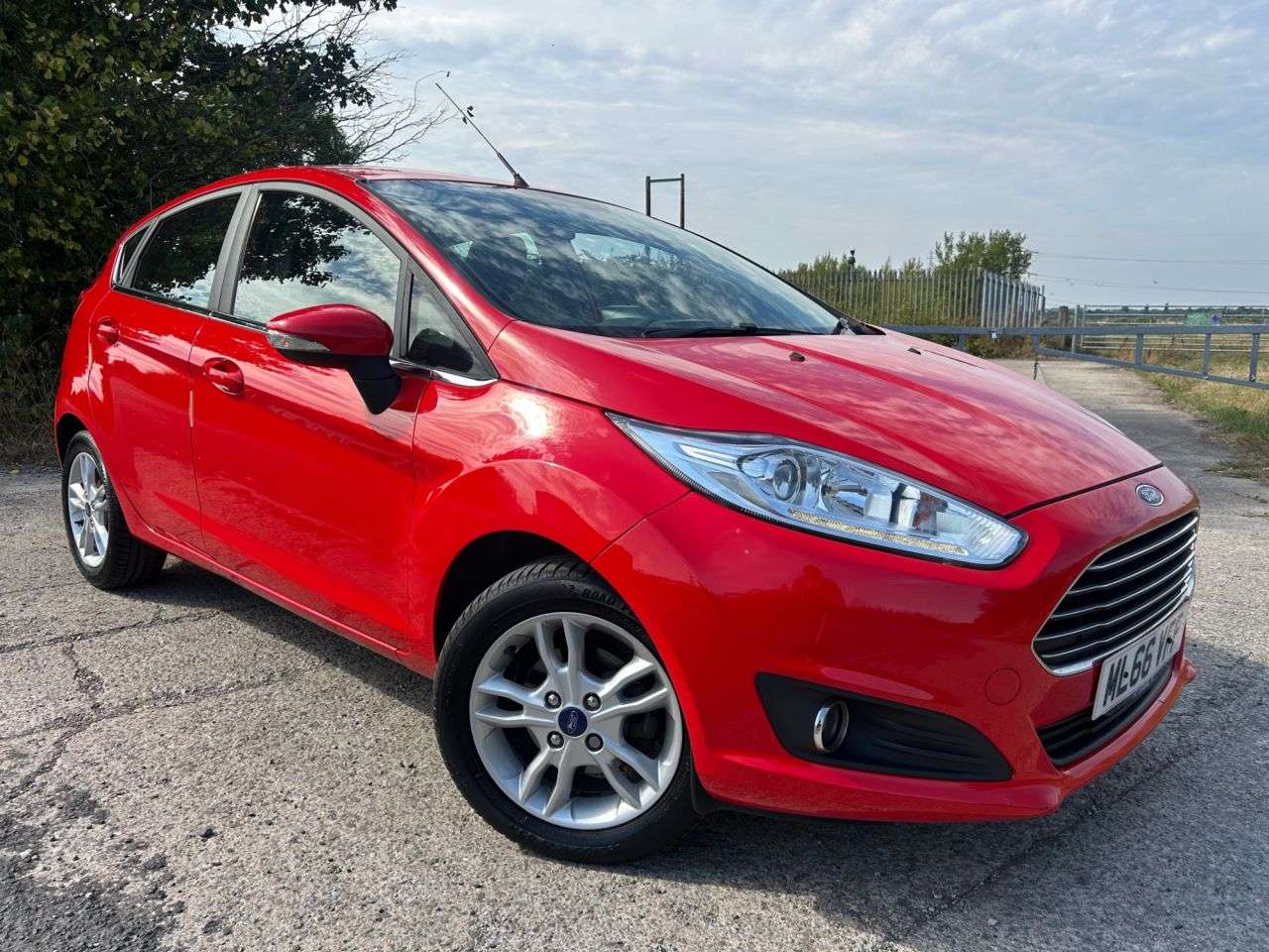 A 2016 FORD FIESTA 1.25 Zetec Hatchback 5dr Petrol Manual Euro 6 (82 ps) 65.7 MPG + DAB RADIO A 2016 FORD FIESTA 1.25 Zetec Hatchback 5dr Petrol Manual Euro 6 (82 ps) 65.7 MPG + DAB RADIO