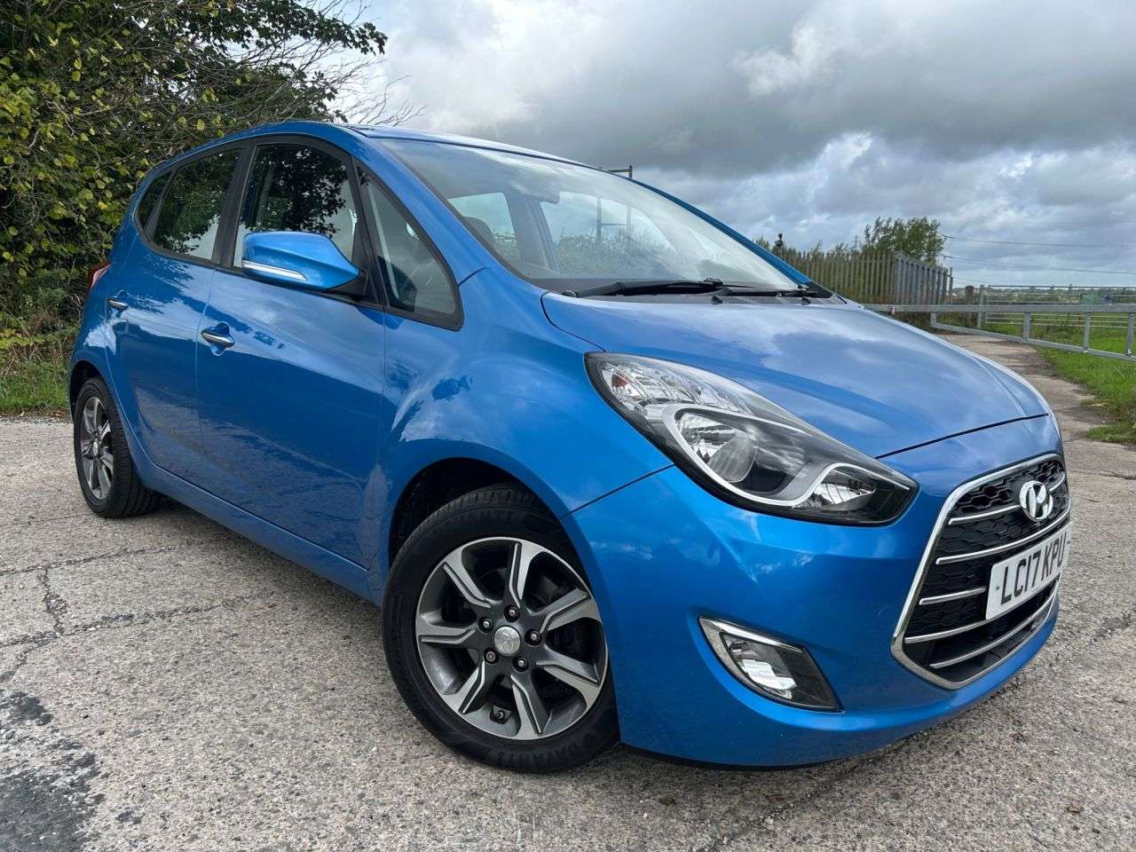 A 2017 HYUNDAI IX20 1.6 SE Hatchback 5dr Petrol Auto Euro 6 (125 ps) 54.3 MPG + BLUETOOTH WITH A 2017 HYUNDAI IX20 1.6 SE Hatchback 5dr Petrol Auto Euro 6 (125 ps) 54.3 MPG + BLUETOOTH WITH