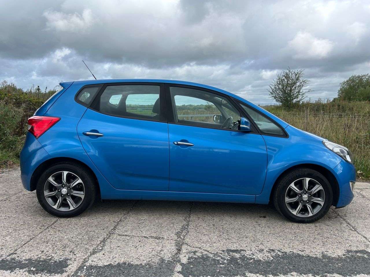 A 2017 HYUNDAI IX20 1.6 SE Hatchback 5dr Petrol Auto Euro 6 (125 ps) 54.3 MPG + BLUETOOTH WITH A 2017 HYUNDAI IX20 1.6 SE Hatchback 5dr Petrol Auto Euro 6 (125 ps) 54.3 MPG + BLUETOOTH WITH