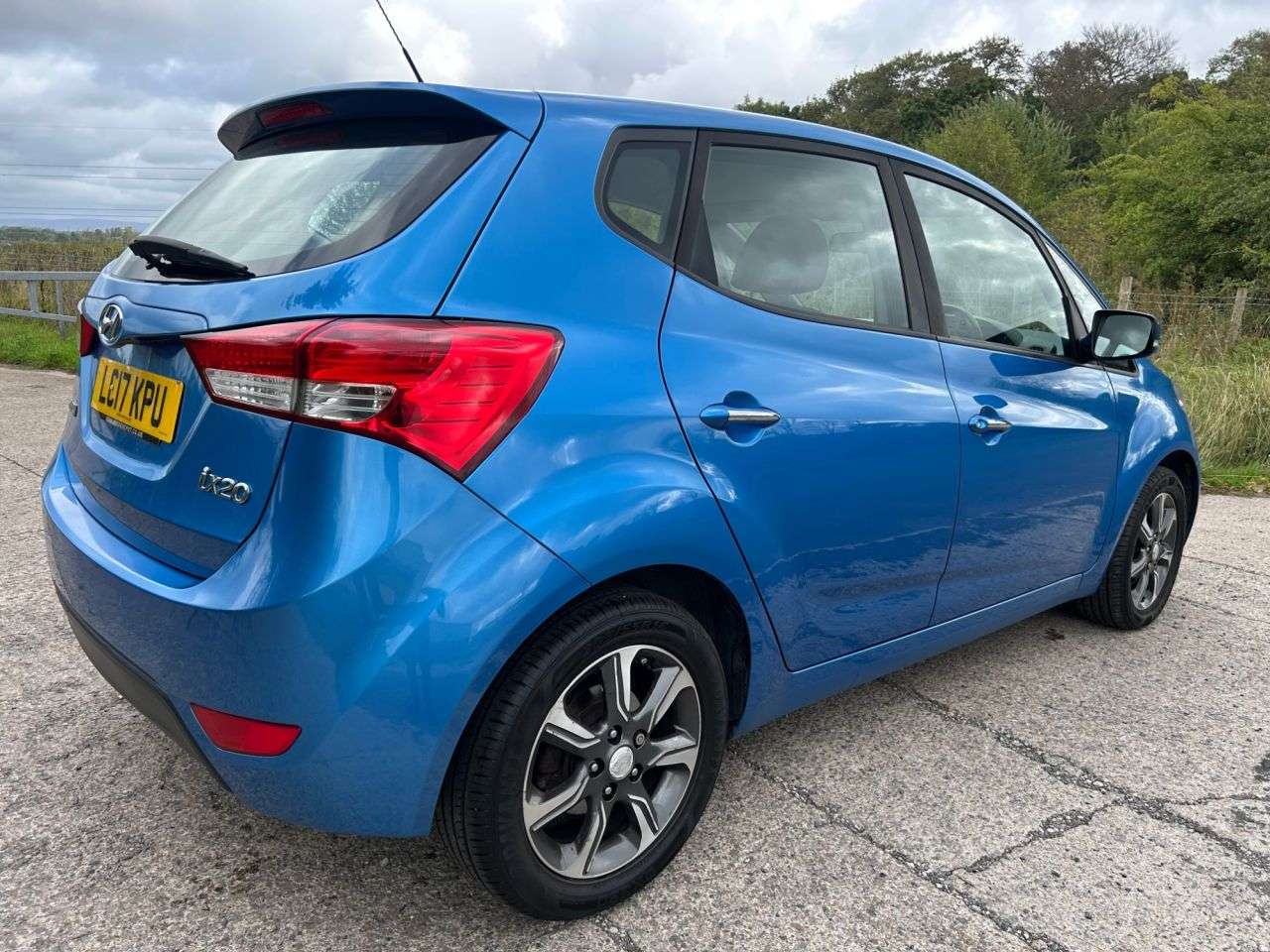A 2017 HYUNDAI IX20 1.6 SE Hatchback 5dr Petrol Auto Euro 6 (125 ps) 54.3 MPG + BLUETOOTH WITH A 2017 HYUNDAI IX20 1.6 SE Hatchback 5dr Petrol Auto Euro 6 (125 ps) 54.3 MPG + BLUETOOTH WITH