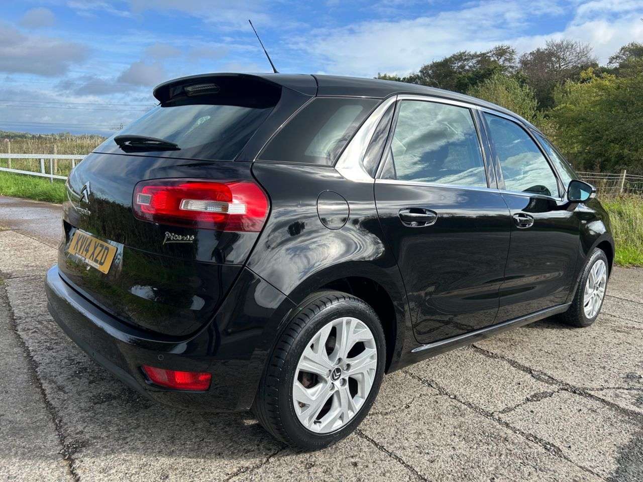 A 2014 CITROEN C4 PICASSO 1.6 e-HDi Airdream Exclusive MPV 5dr Diesel Manual Euro 5 (s/s) (115 ps) A 2014 CITROEN C4 PICASSO 1.6 e-HDi Airdream Exclusive MPV 5dr Diesel Manual Euro 5 (s/s) (115 ps)