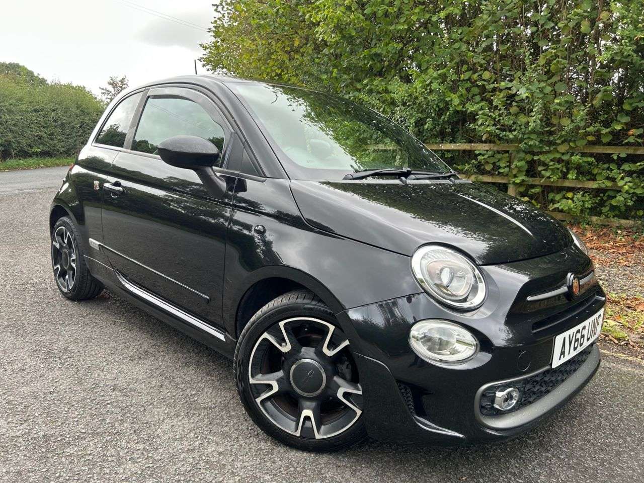 A 2016 FIAT 500 1.2 S Hatchback 3dr Petrol Manual Euro 6 (s/s) (69 bhp) FULL SERVICE HISTOR A 2016 FIAT 500 1.2 S Hatchback 3dr Petrol Manual Euro 6 (s/s) (69 bhp) FULL SERVICE HISTOR