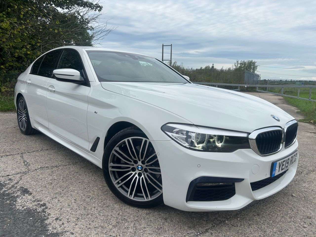 A 2019 BMW 5 SERIES 2.0 520d M Sport Saloon 4dr Diesel Auto Euro 6 (s/s) (190 ps) A 2019 BMW 5 SERIES 2.0 520d M Sport Saloon 4dr Diesel Auto Euro 6 (s/s) (190 ps)
