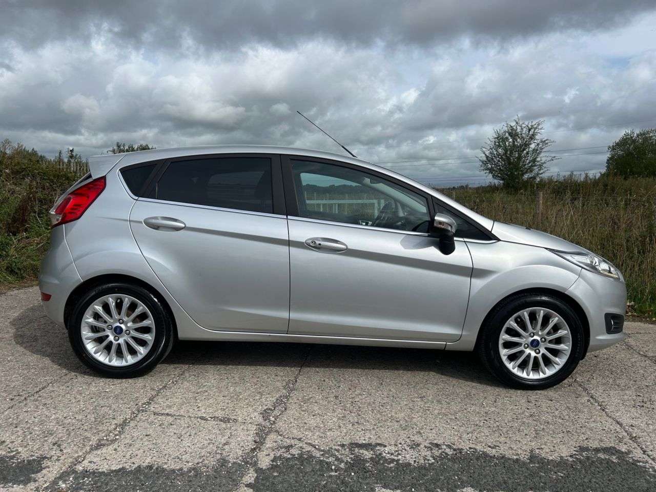 A 2014 FORD FIESTA 1.0T EcoBoost Titanium X Hatchback 5dr Petrol Manual Euro 5 (s/s) (125 ps) A 2014 FORD FIESTA 1.0T EcoBoost Titanium X Hatchback 5dr Petrol Manual Euro 5 (s/s) (125 ps)