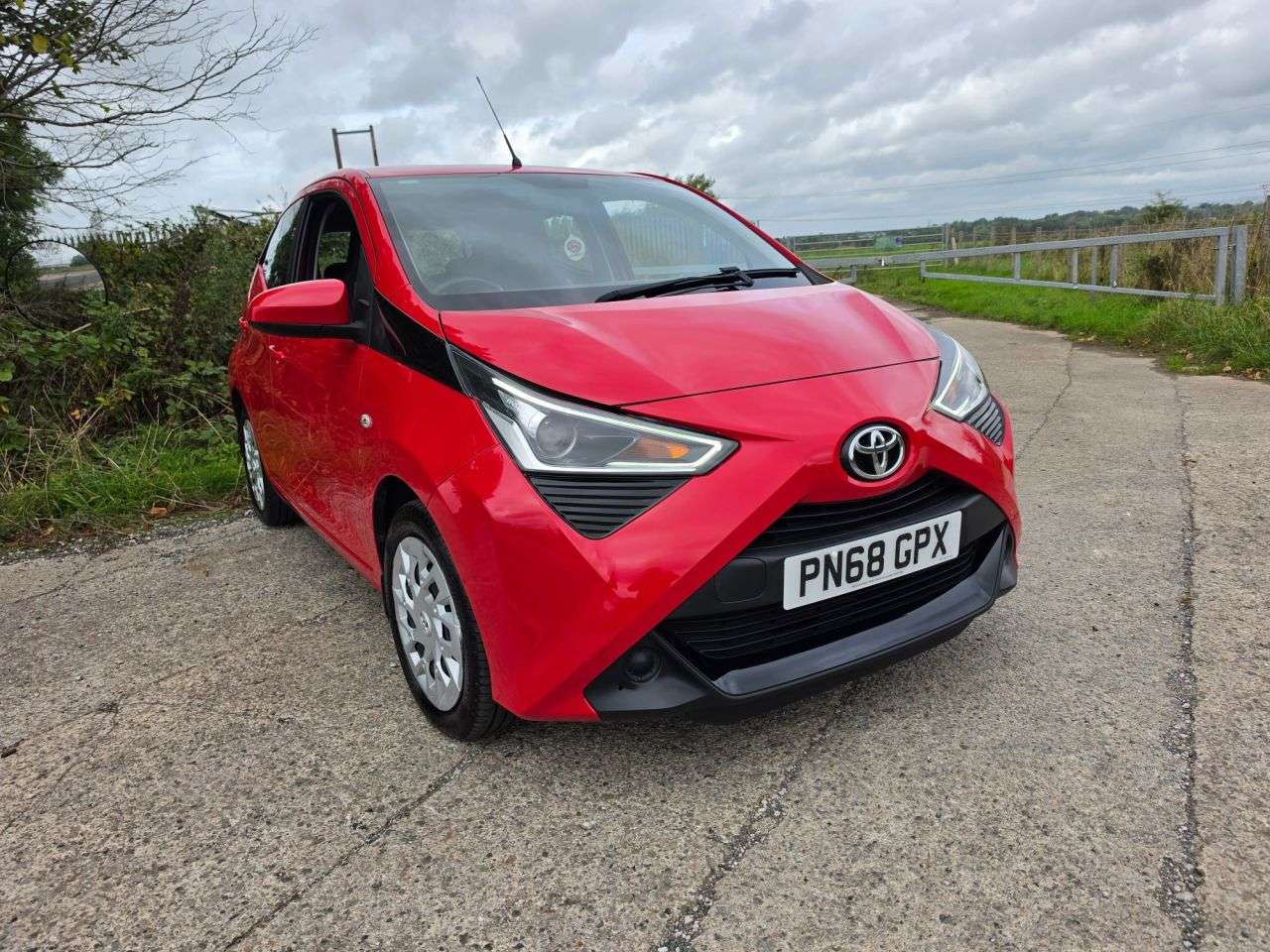 A 2018 TOYOTA AYGO 1.0 VVT-i x-play Hatchback 5dr Petrol Manual Euro 6 (71 ps) REVERSE CAMERA A 2018 TOYOTA AYGO 1.0 VVT-i x-play Hatchback 5dr Petrol Manual Euro 6 (71 ps) REVERSE CAMERA