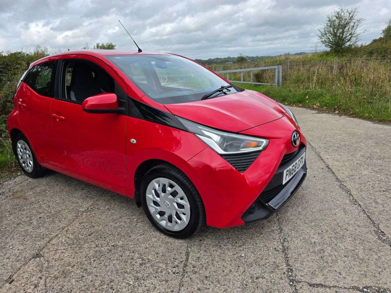 A 2018 TOYOTA AYGO 1.0 VVT-i x-play Hatchback 5dr Petrol Manual Euro 6 (71 ps) REVERSE CAMERA A 2018 TOYOTA AYGO 1.0 VVT-i x-play Hatchback 5dr Petrol Manual Euro 6 (71 ps) REVERSE CAMERA