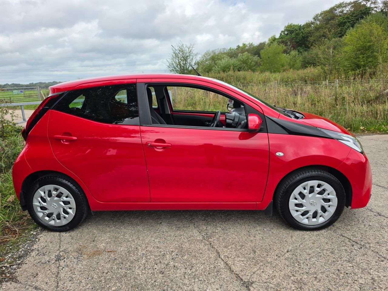 A 2018 TOYOTA AYGO 1.0 VVT-i x-play Hatchback 5dr Petrol Manual Euro 6 (71 ps) REVERSE CAMERA A 2018 TOYOTA AYGO 1.0 VVT-i x-play Hatchback 5dr Petrol Manual Euro 6 (71 ps) REVERSE CAMERA