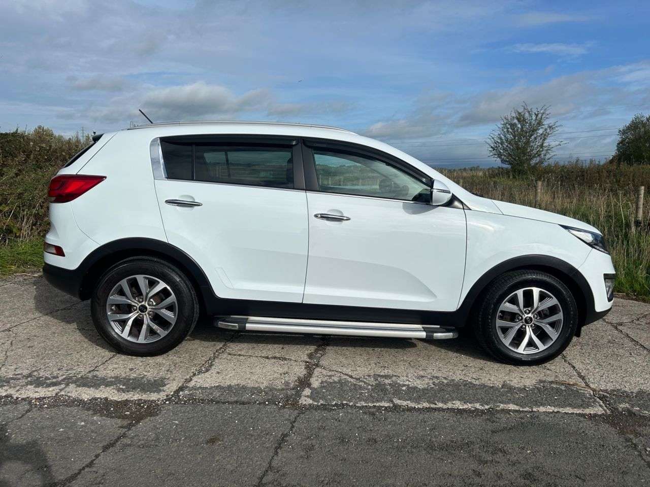 A 2015 KIA SPORTAGE 1.7 CRDi EcoDynamics 2 SUV 5dr Diesel Manual 2WD Euro 6 (s/s) (114 bhp) A 2015 KIA SPORTAGE 1.7 CRDi EcoDynamics 2 SUV 5dr Diesel Manual 2WD Euro 6 (s/s) (114 bhp)