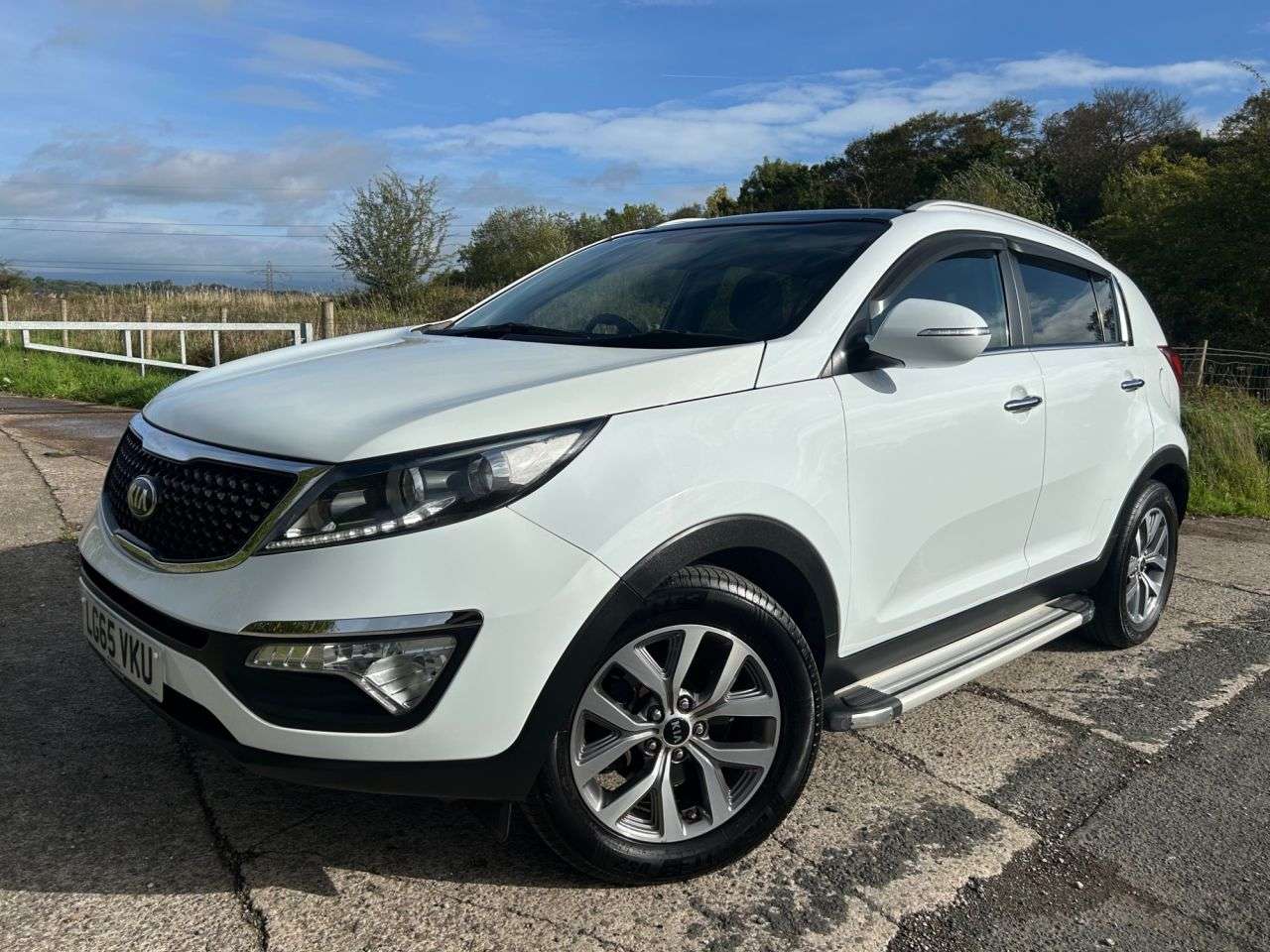 A 2015 KIA SPORTAGE 1.7 CRDi EcoDynamics 2 SUV 5dr Diesel Manual 2WD Euro 6 (s/s) (114 bhp) A 2015 KIA SPORTAGE 1.7 CRDi EcoDynamics 2 SUV 5dr Diesel Manual 2WD Euro 6 (s/s) (114 bhp)