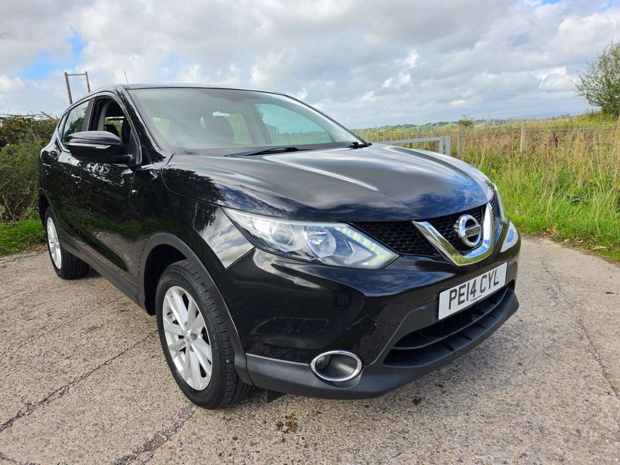 A 2014 NISSAN QASHQAI 1.6 dCi Acenta SUV 5dr Diesel Manual 2WD Euro 5 (s/s) (130 ps) Extra Urban( A 2014 NISSAN QASHQAI 1.6 dCi Acenta SUV 5dr Diesel Manual 2WD Euro 5 (s/s) (130 ps) Extra Urban(