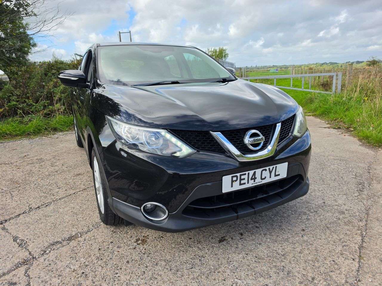 A 2014 NISSAN QASHQAI 1.6 dCi Acenta SUV 5dr Diesel Manual 2WD Euro 5 (s/s) (130 ps) Extra Urban( A 2014 NISSAN QASHQAI 1.6 dCi Acenta SUV 5dr Diesel Manual 2WD Euro 5 (s/s) (130 ps) Extra Urban(