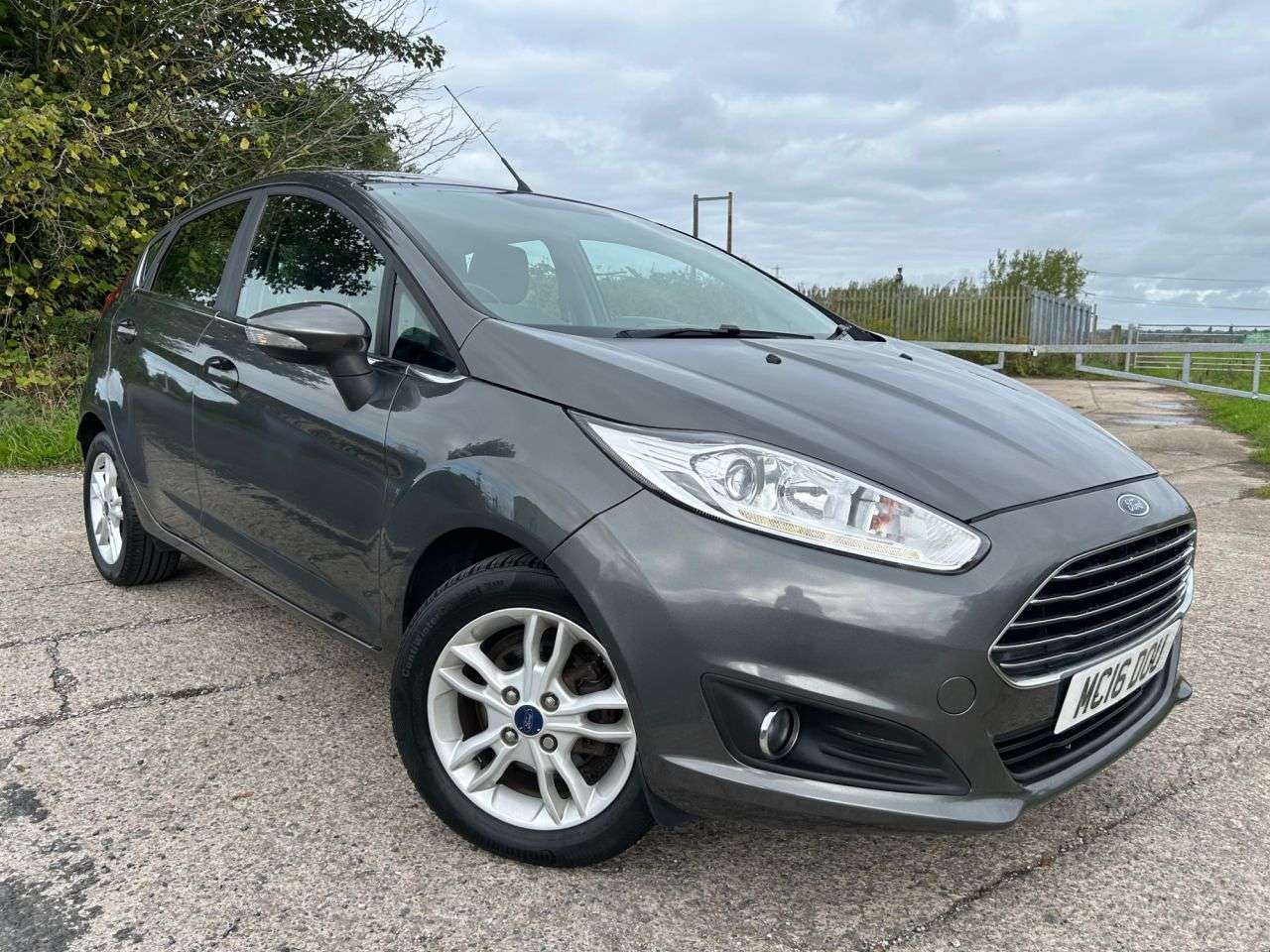 A 2016 FORD FIESTA 1.0T EcoBoost Zetec Hatchback 5dr Petrol Manual Euro 6 (s/s) (100 ps) BRILL A 2016 FORD FIESTA 1.0T EcoBoost Zetec Hatchback 5dr Petrol Manual Euro 6 (s/s) (100 ps) BRILL