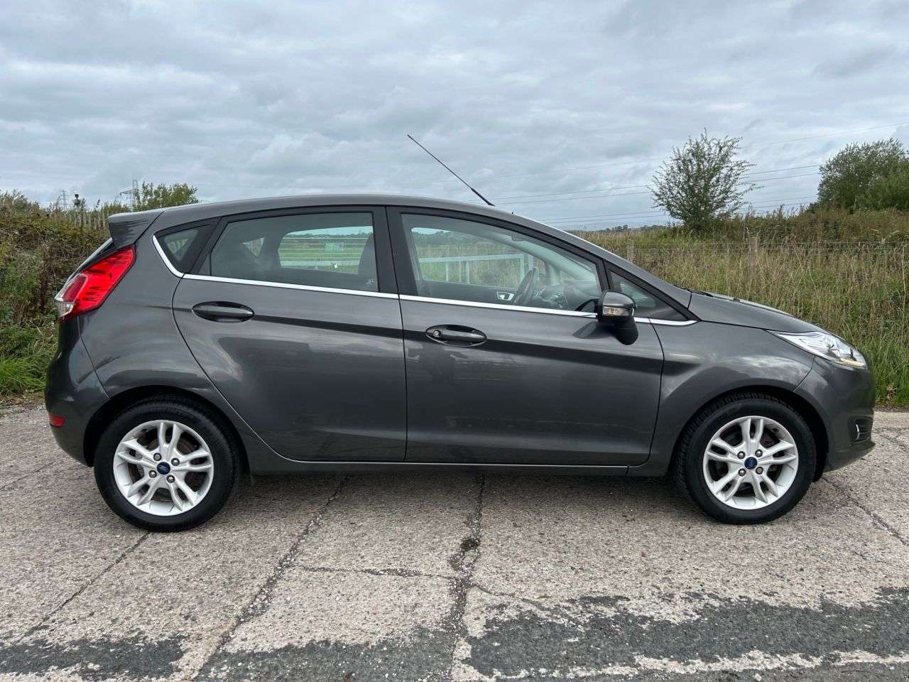 A 2016 FORD FIESTA 1.0T EcoBoost Zetec Hatchback 5dr Petrol Manual Euro 6 (s/s) (100 ps) BRILL A 2016 FORD FIESTA 1.0T EcoBoost Zetec Hatchback 5dr Petrol Manual Euro 6 (s/s) (100 ps) BRILL