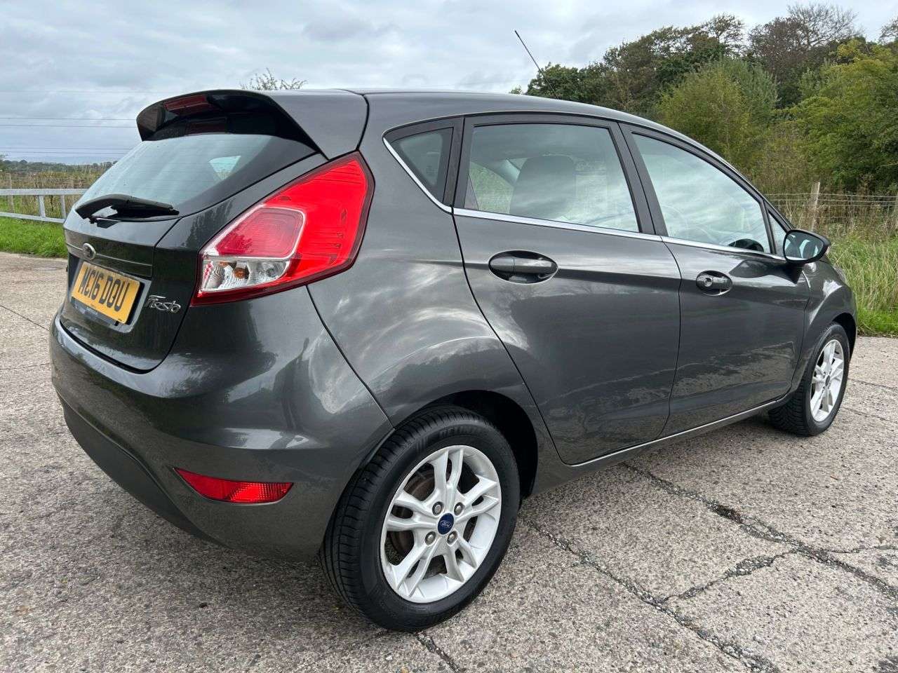 A 2016 FORD FIESTA 1.0T EcoBoost Zetec Hatchback 5dr Petrol Manual Euro 6 (s/s) (100 ps) BRILL A 2016 FORD FIESTA 1.0T EcoBoost Zetec Hatchback 5dr Petrol Manual Euro 6 (s/s) (100 ps) BRILL