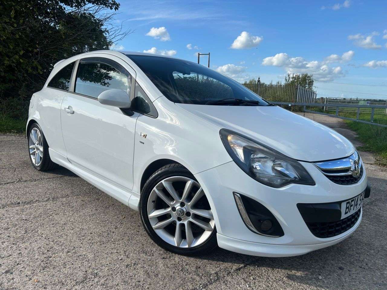 A 2014 VAUXHALL CORSA 1.4 16V SRi Hatchback 3dr Petrol Manual Euro 5 (100 ps) 61.4 MPG + PLUS PAC A 2014 VAUXHALL CORSA 1.4 16V SRi Hatchback 3dr Petrol Manual Euro 5 (100 ps) 61.4 MPG + PLUS PAC