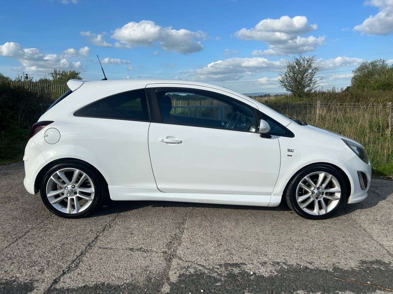 A 2014 VAUXHALL CORSA 1.4 16V SRi Hatchback 3dr Petrol Manual Euro 5 (100 ps) 61.4 MPG + PLUS PAC A 2014 VAUXHALL CORSA 1.4 16V SRi Hatchback 3dr Petrol Manual Euro 5 (100 ps) 61.4 MPG + PLUS PAC