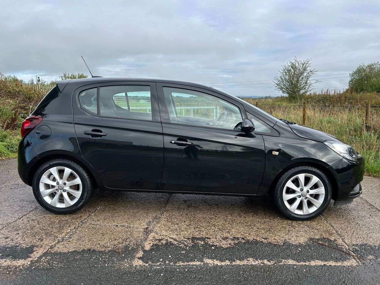A 2018 VAUXHALL CORSA 1.4i ecoTEC Energy Hatchback 5dr Petrol Manual Euro 6 (75 ps) APPLE CARPLAY A 2018 VAUXHALL CORSA 1.4i ecoTEC Energy Hatchback 5dr Petrol Manual Euro 6 (75 ps) APPLE CARPLAY