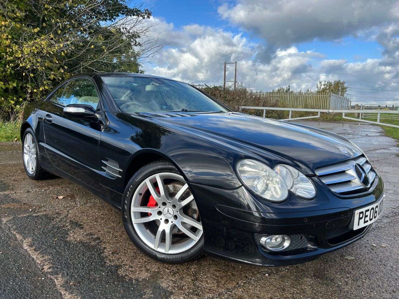 A 2006 MERCEDES-BENZ SL 3.5 SL350 Convertible 2dr Petrol 7G-Tronic (246 g/km, 272 bhp) A 2006 MERCEDES-BENZ SL 3.5 SL350 Convertible 2dr Petrol 7G-Tronic (246 g/km, 272 bhp)