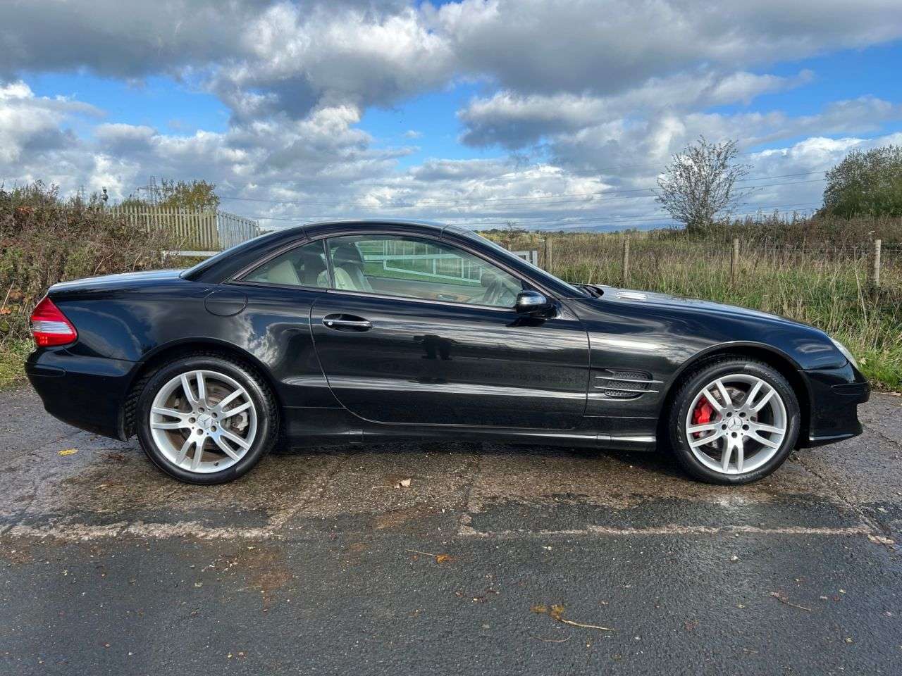 A 2006 MERCEDES-BENZ SL 3.5 SL350 Convertible 2dr Petrol 7G-Tronic (246 g/km, 272 bhp) A 2006 MERCEDES-BENZ SL 3.5 SL350 Convertible 2dr Petrol 7G-Tronic (246 g/km, 272 bhp)