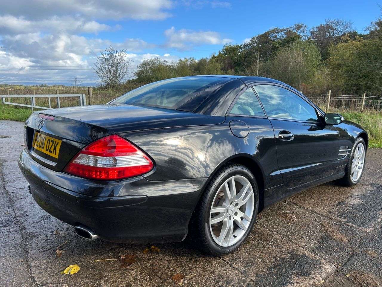 A 2006 MERCEDES-BENZ SL 3.5 SL350 Convertible 2dr Petrol 7G-Tronic (246 g/km, 272 bhp) A 2006 MERCEDES-BENZ SL 3.5 SL350 Convertible 2dr Petrol 7G-Tronic (246 g/km, 272 bhp)