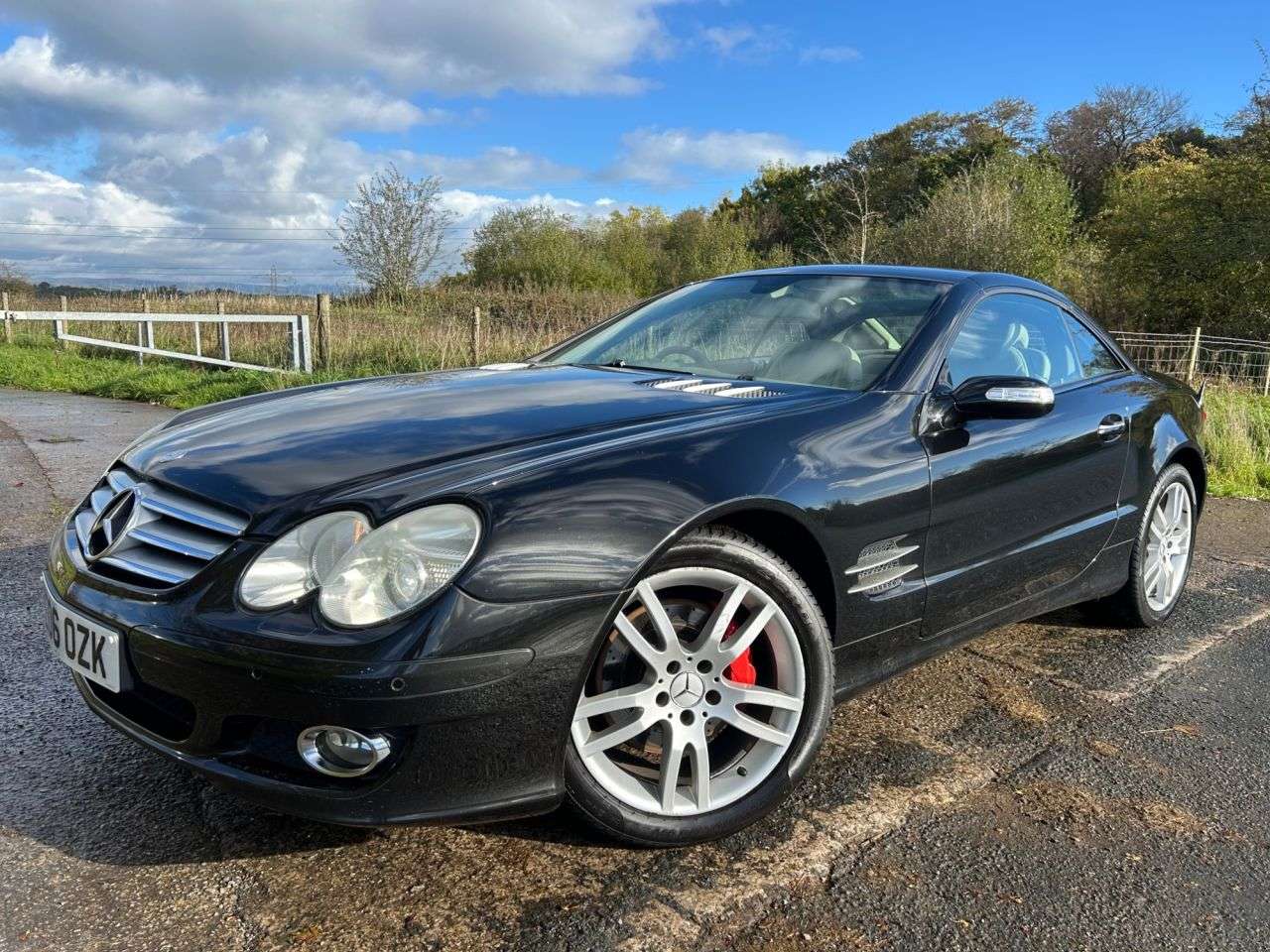 A 2006 MERCEDES-BENZ SL 3.5 SL350 Convertible 2dr Petrol 7G-Tronic (246 g/km, 272 bhp) A 2006 MERCEDES-BENZ SL 3.5 SL350 Convertible 2dr Petrol 7G-Tronic (246 g/km, 272 bhp)