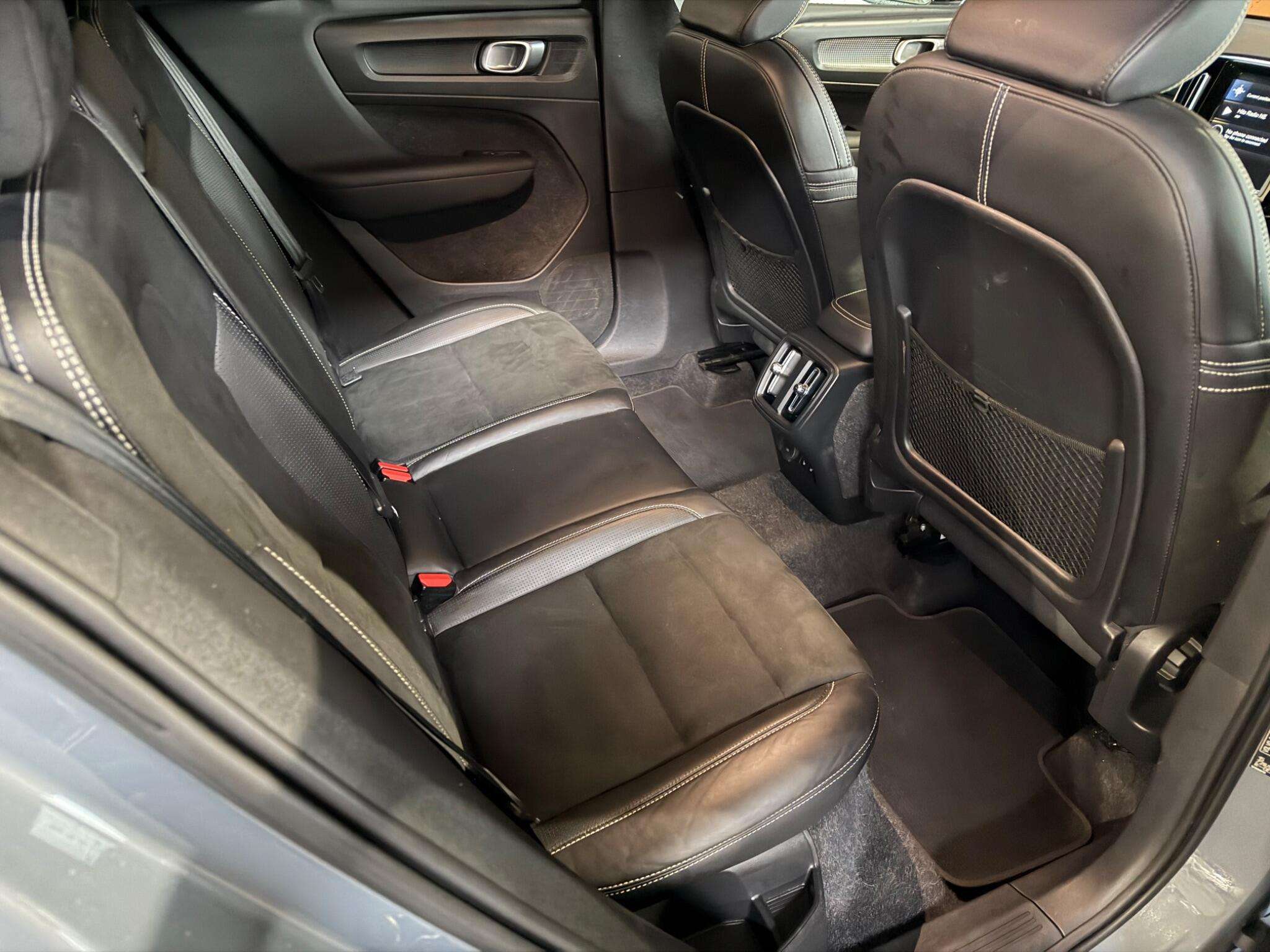 2020 VOLVO XC40 2020 VOLVO XC40