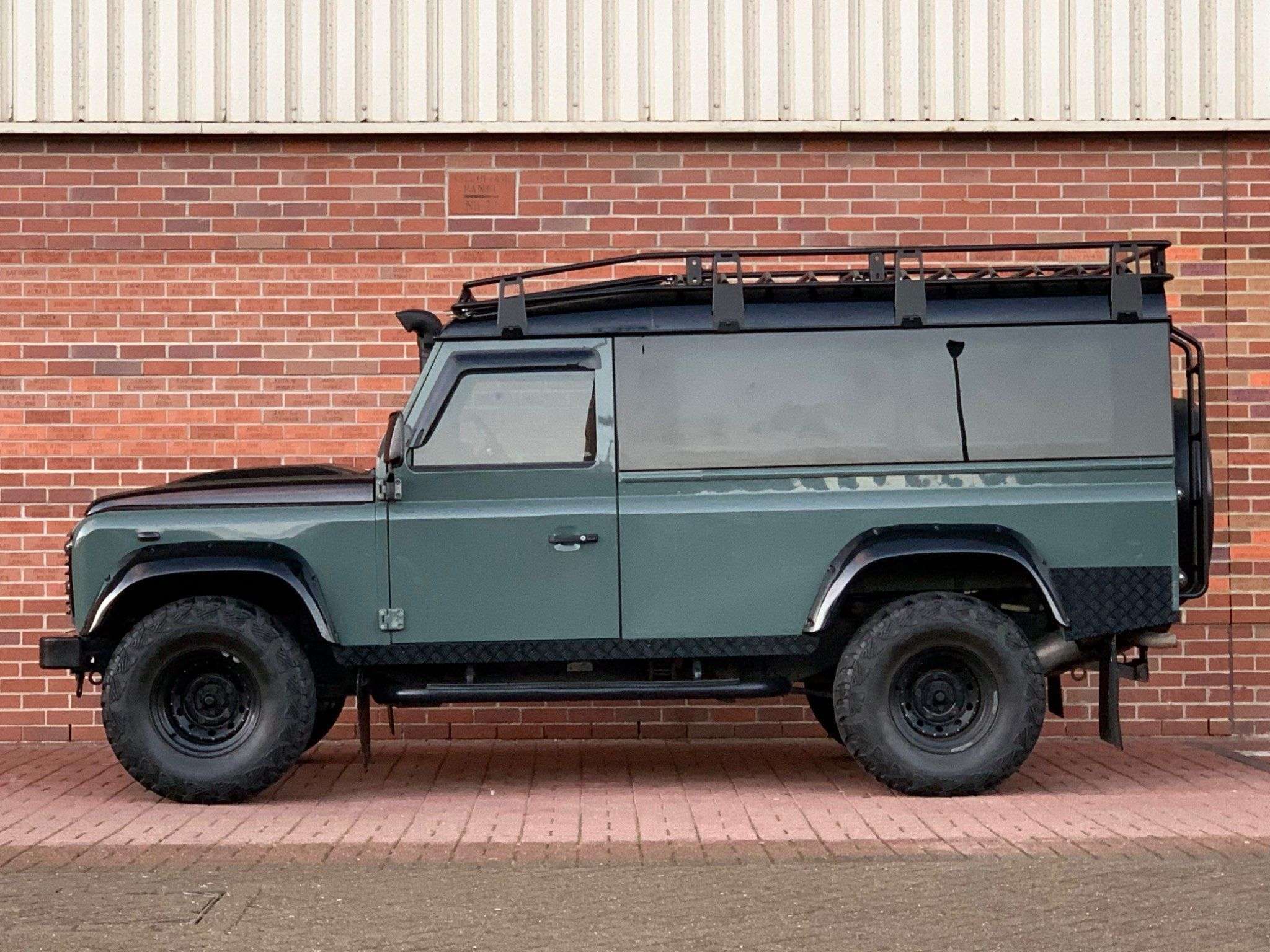 null LAND ROVER DEFENDER 110 null LAND ROVER DEFENDER 110