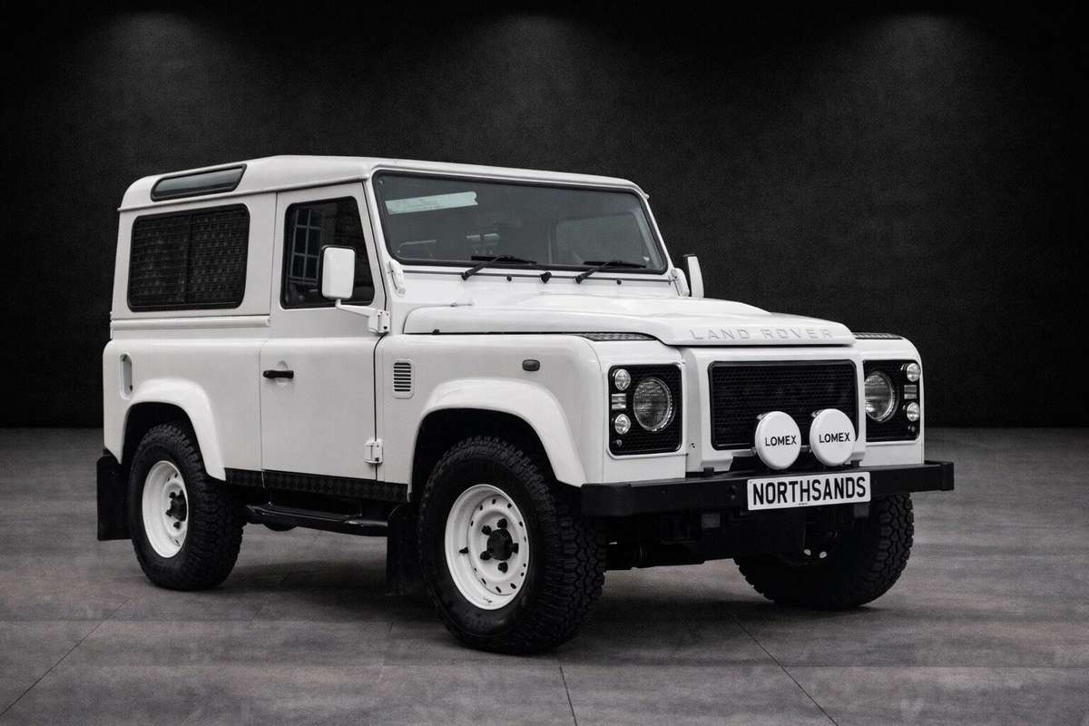 Check out this Land Rover Defender 90 Diesel Manual