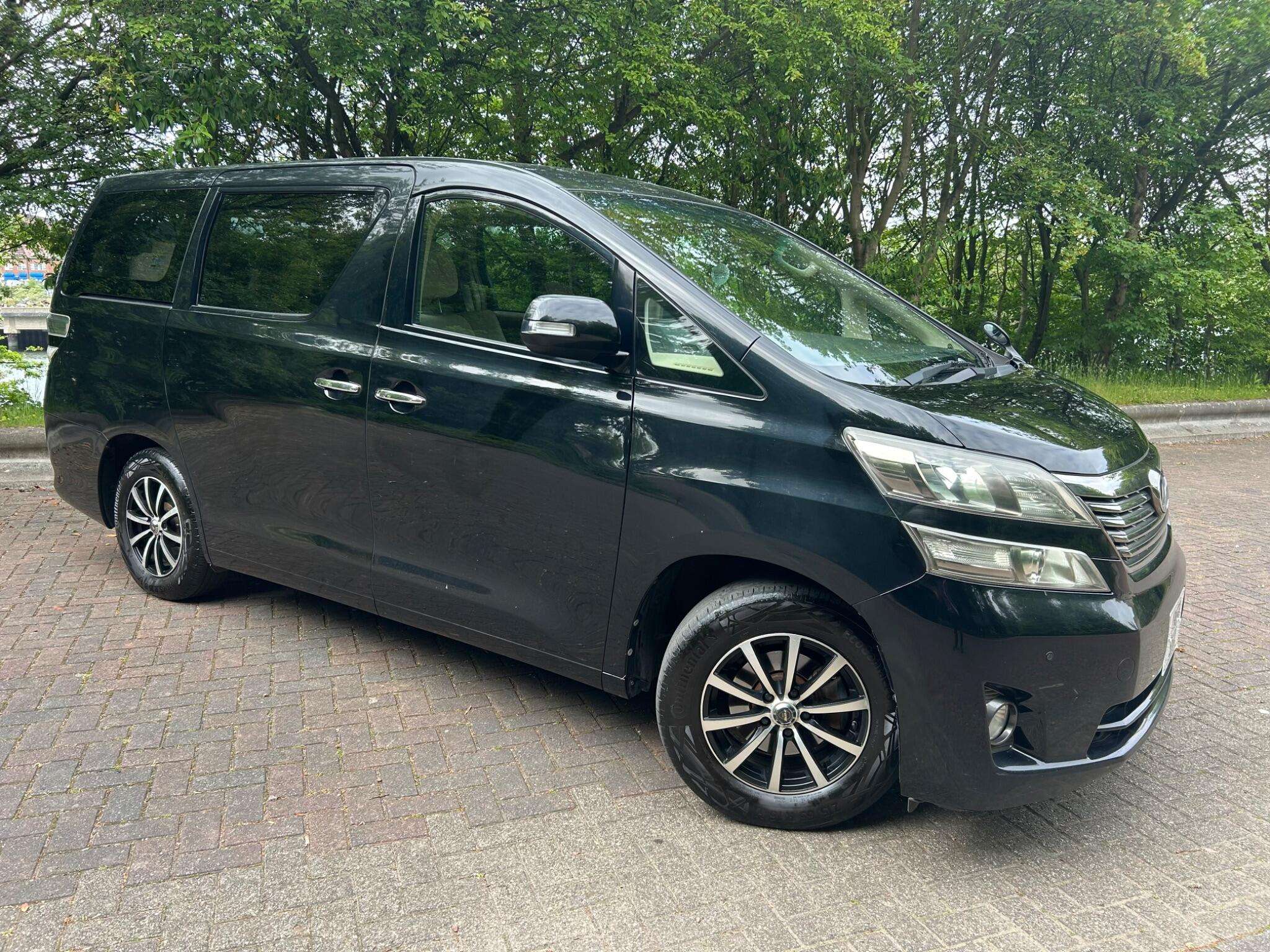A 2009 TOYOTA VELLFIRE A 2009 TOYOTA VELLFIRE