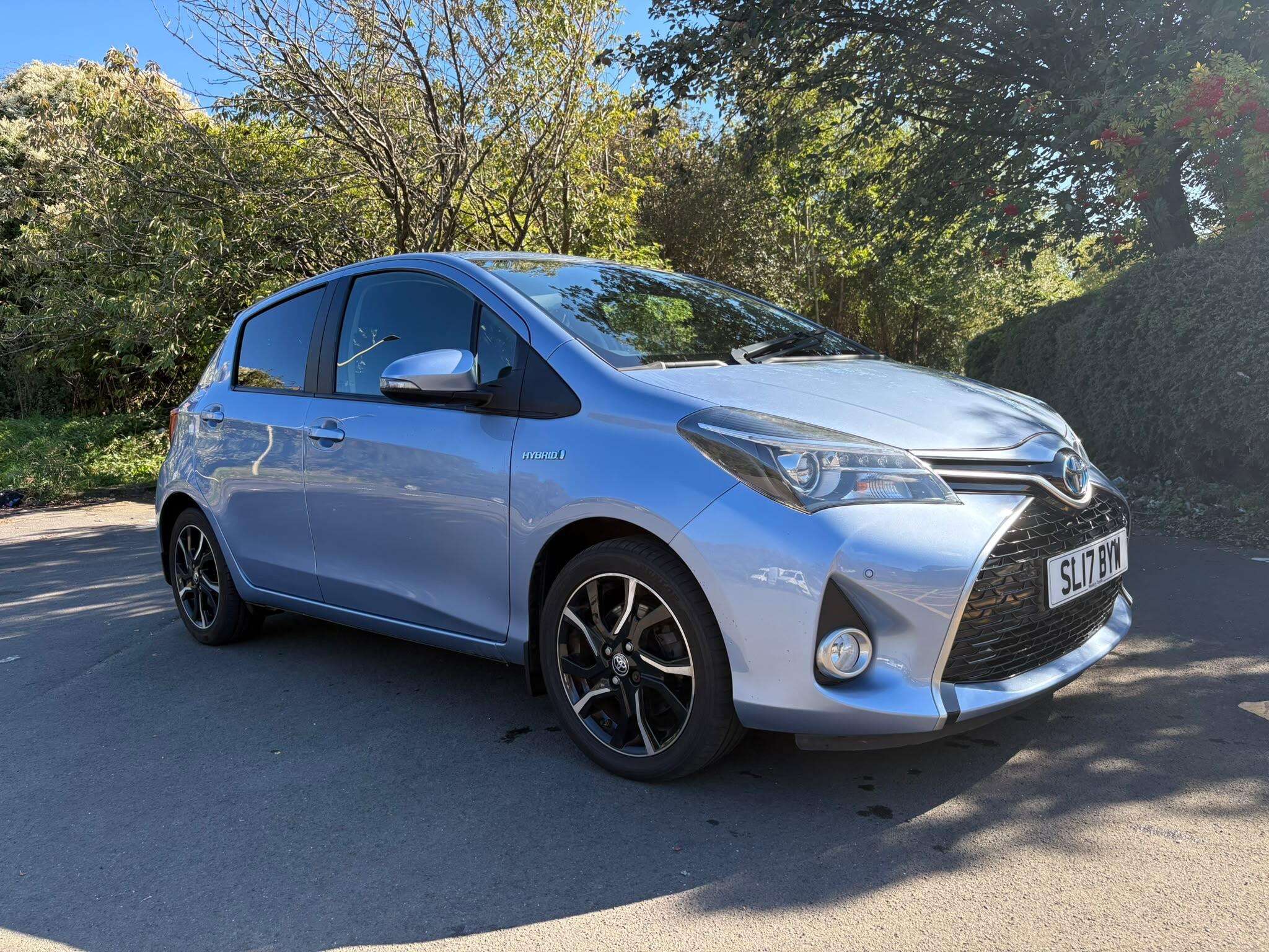 A 2017 TOYOTA YARIS 1.5 VVT-h Design E-CVT Euro 6 5dr A 2017 TOYOTA YARIS 1.5 VVT-h Design E-CVT Euro 6 5dr