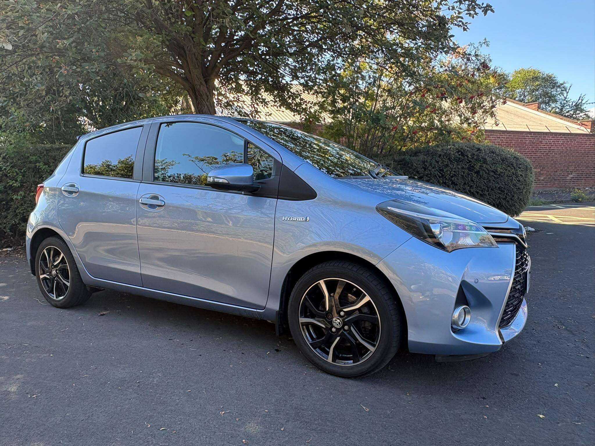 A 2017 TOYOTA YARIS 1.5 VVT-h Design E-CVT Euro 6 5dr A 2017 TOYOTA YARIS 1.5 VVT-h Design E-CVT Euro 6 5dr