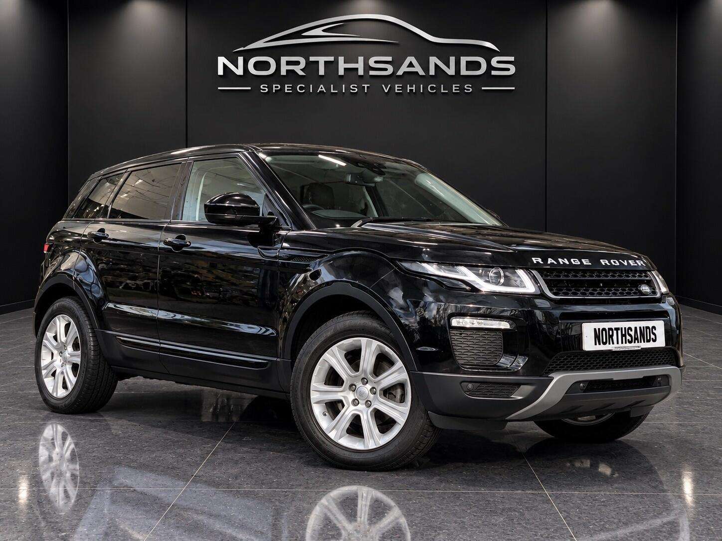 A 2018 LAND ROVER RANGE ROVER EVOQUE 2.0 eD4 SE Tech FWD Euro 6 (s/s) 5dr A 2018 LAND ROVER RANGE ROVER EVOQUE 2.0 eD4 SE Tech FWD Euro 6 (s/s) 5dr