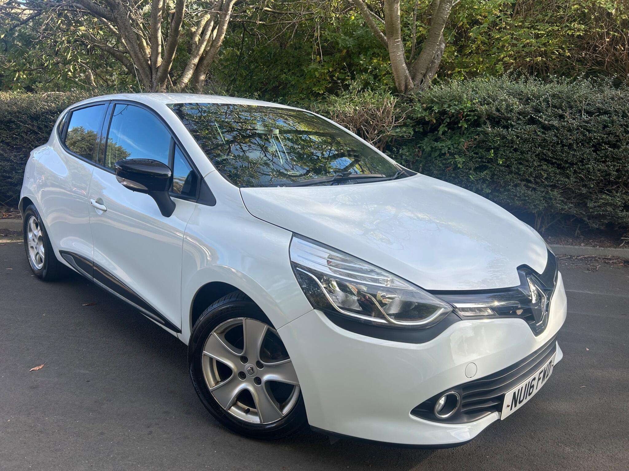 A 2016 RENAULT CLIO 0.9 TCe Dynamique Nav Euro 6 (s/s) 5dr A 2016 RENAULT CLIO 0.9 TCe Dynamique Nav Euro 6 (s/s) 5dr