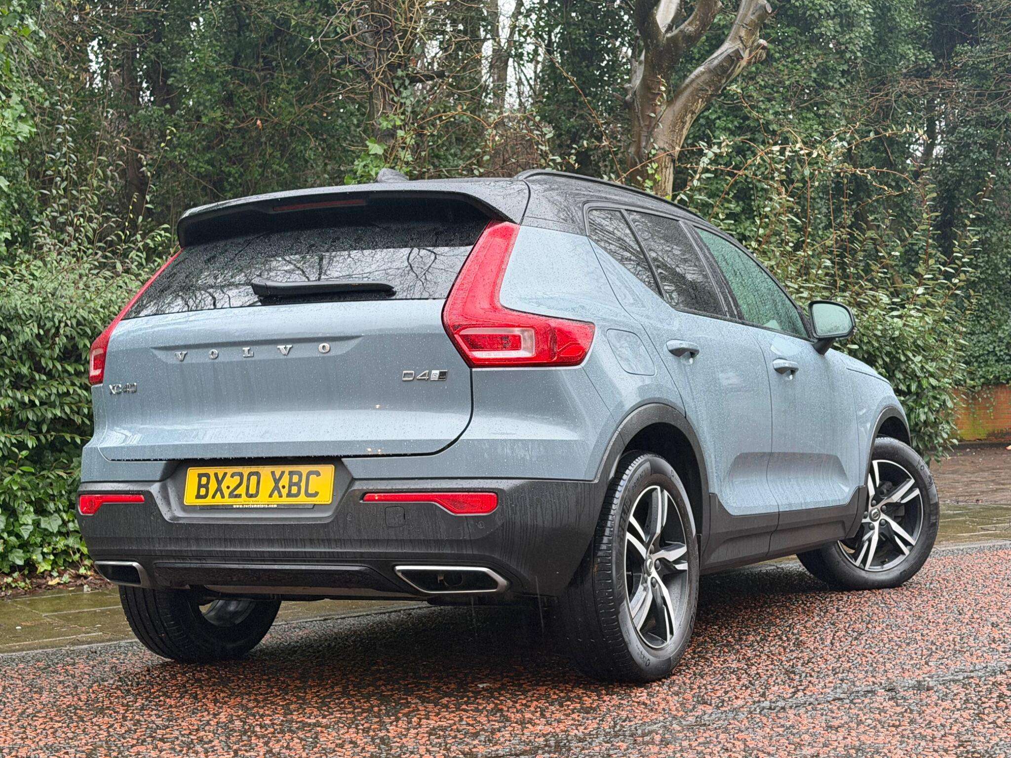 2020 VOLVO XC40 2020 VOLVO XC40