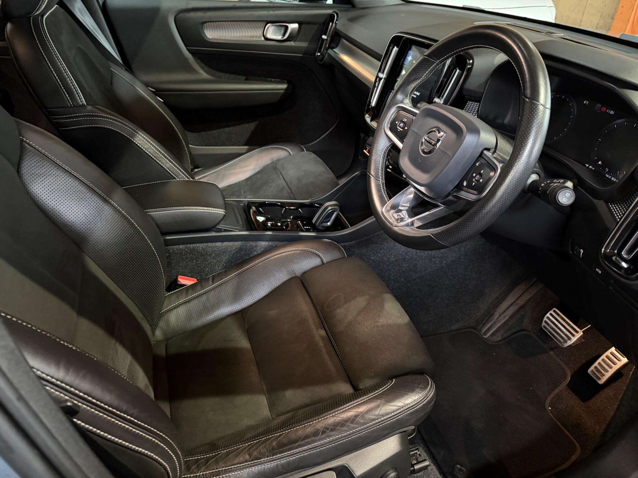 2020 VOLVO XC40 2020 VOLVO XC40