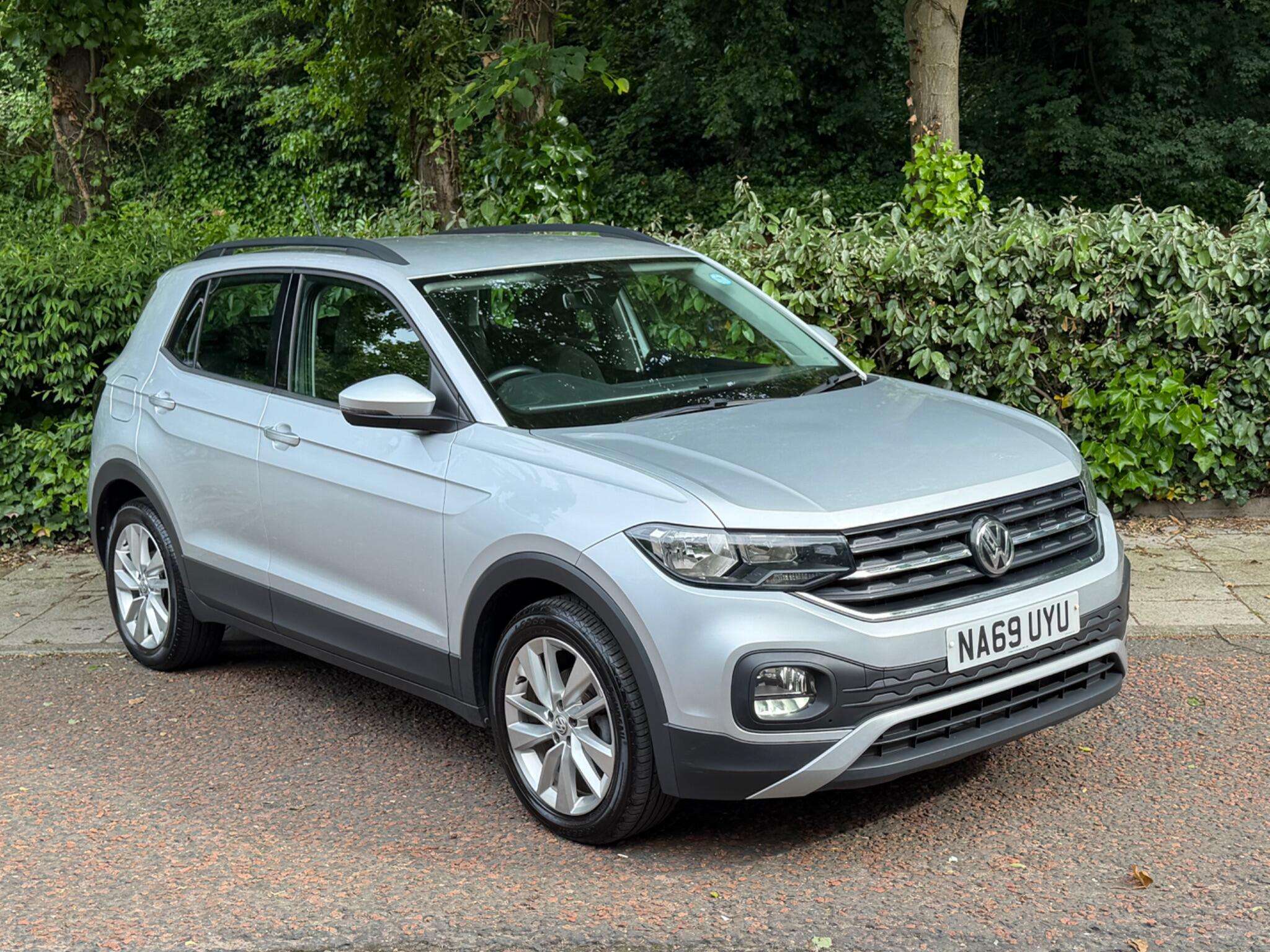 A 2019 VOLKSWAGEN T-CROSS 1.0 TSI SE Euro 6 (s/s) 5dr A 2019 VOLKSWAGEN T-CROSS 1.0 TSI SE Euro 6 (s/s) 5dr