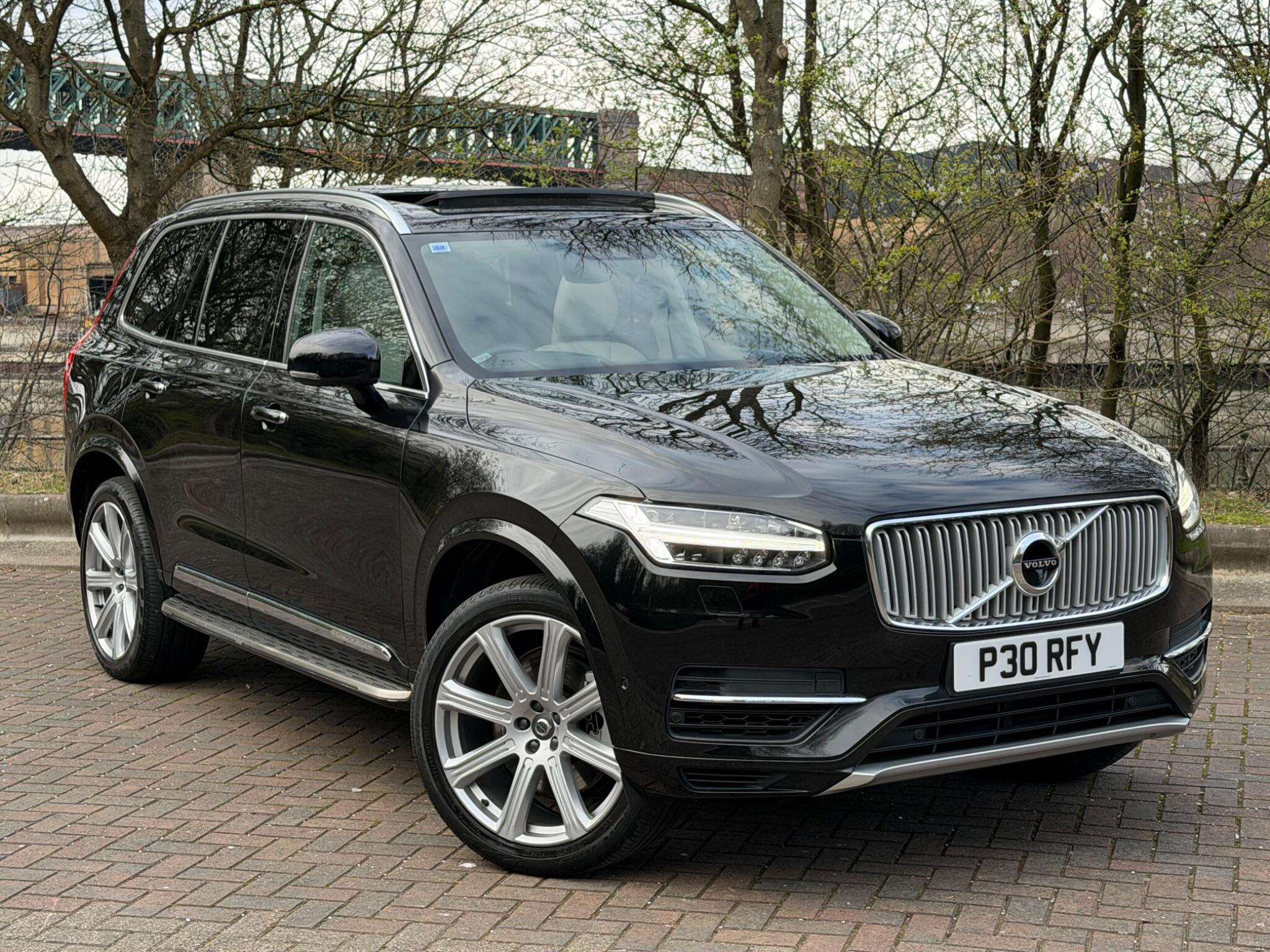 A 2016 VOLVO XC90 2.0h T8 Twin Engine 9.2kWh Inscription Geartronic 4WD Euro 6 (s/s) 5dr A 2016 VOLVO XC90 2.0h T8 Twin Engine 9.2kWh Inscription Geartronic 4WD Euro 6 (s/s) 5dr