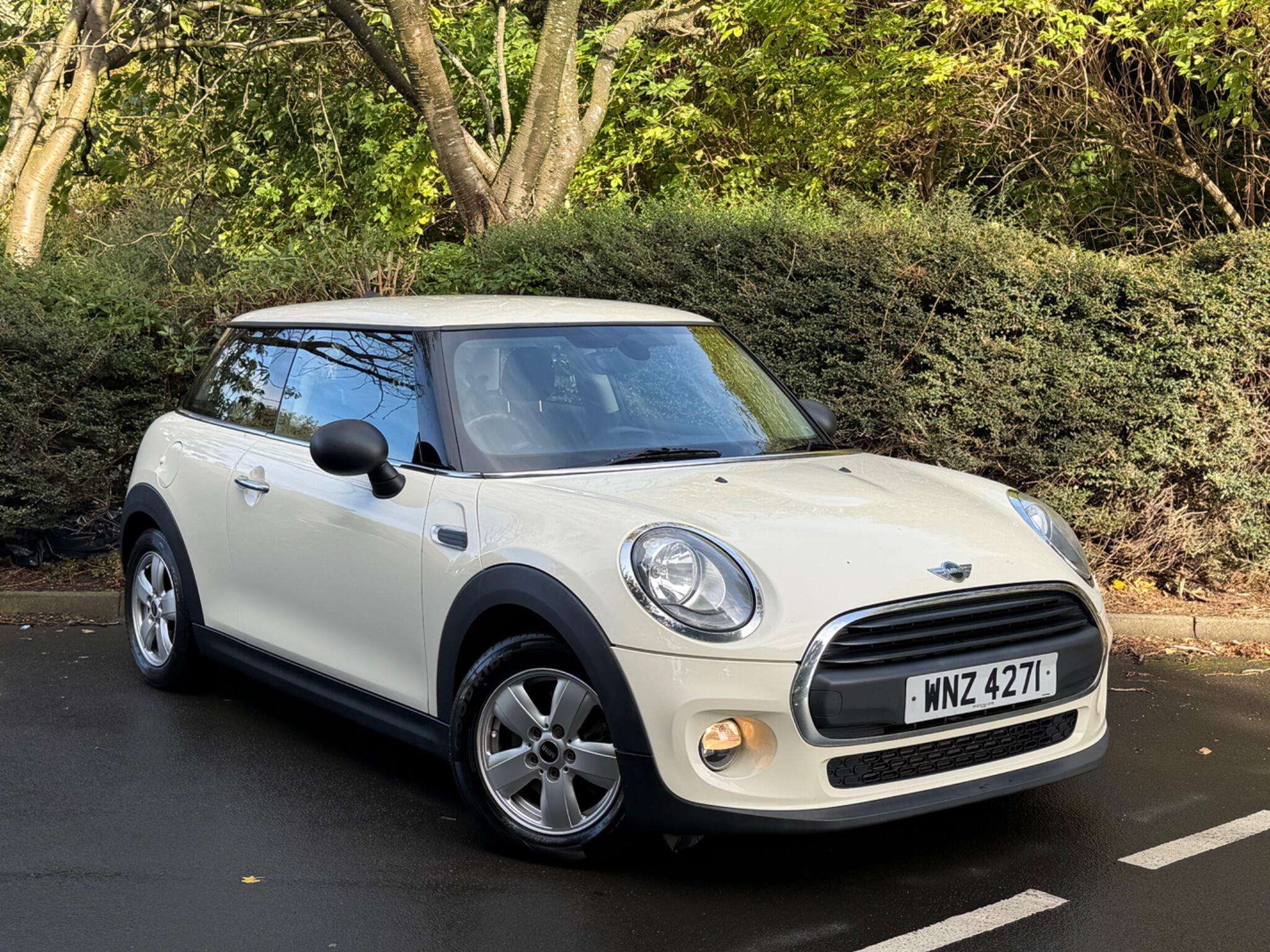 A 2016 MINI HATCH 1.2 One Euro 6 (s/s) 3dr A 2016 MINI HATCH 1.2 One Euro 6 (s/s) 3dr