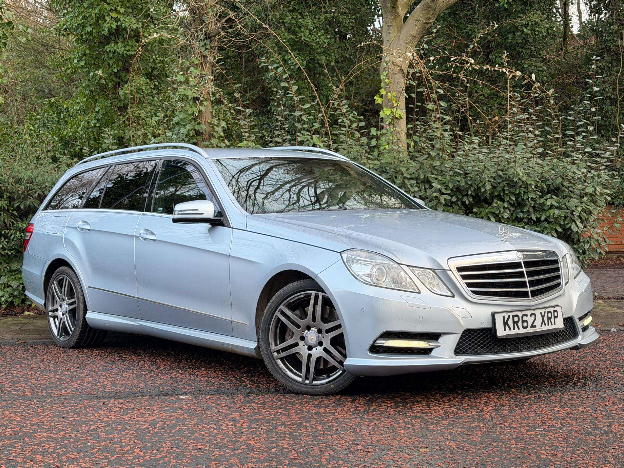 A 2013 MERCEDES-BENZ E CLASS 3.0 E350 CDI V6 BlueEfficiency Sport G-Tronic+ Euro 5 (s/s) 5dr A 2013 MERCEDES-BENZ E CLASS 3.0 E350 CDI V6 BlueEfficiency Sport G-Tronic+ Euro 5 (s/s) 5dr