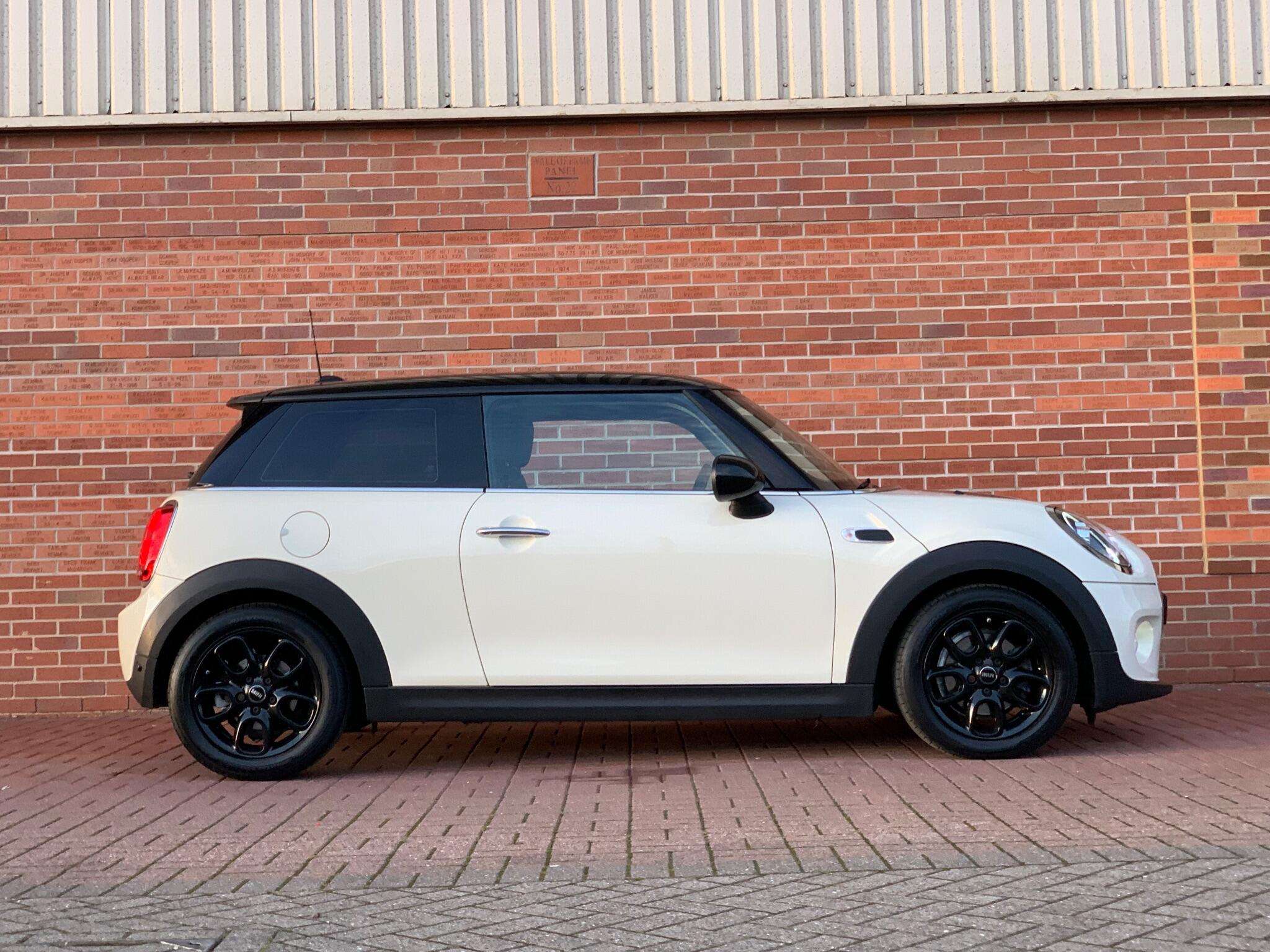 A null MINI HATCH 1.5 Cooper Euro 6 (s/s) 3dr A null MINI HATCH 1.5 Cooper Euro 6 (s/s) 3dr