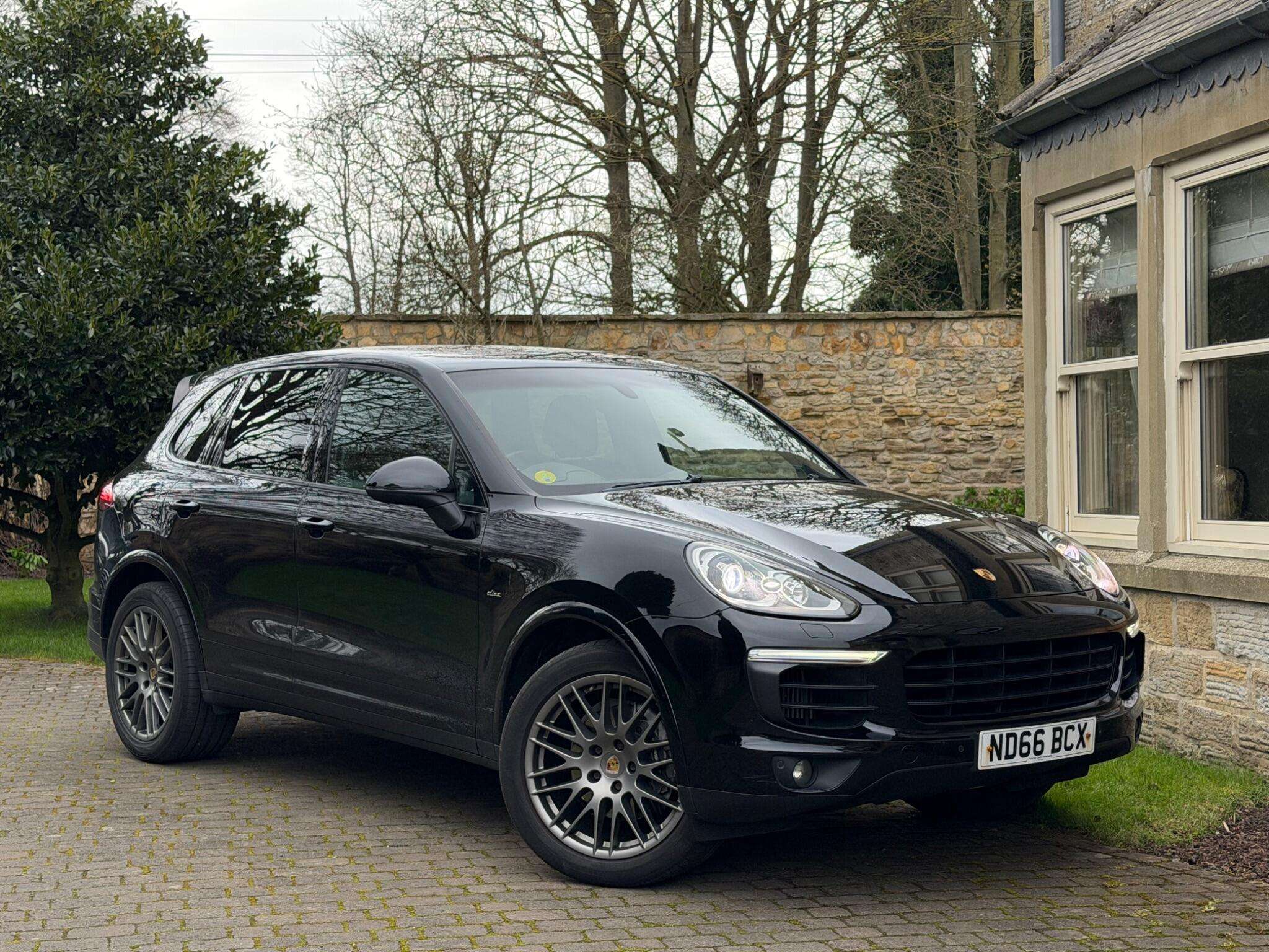 A 2016 PORSCHE CAYENNE 3.0 TD V6 Platinum Edition TiptronicS 4WD Euro 6 (s/s) 5dr A 2016 PORSCHE CAYENNE 3.0 TD V6 Platinum Edition TiptronicS 4WD Euro 6 (s/s) 5dr