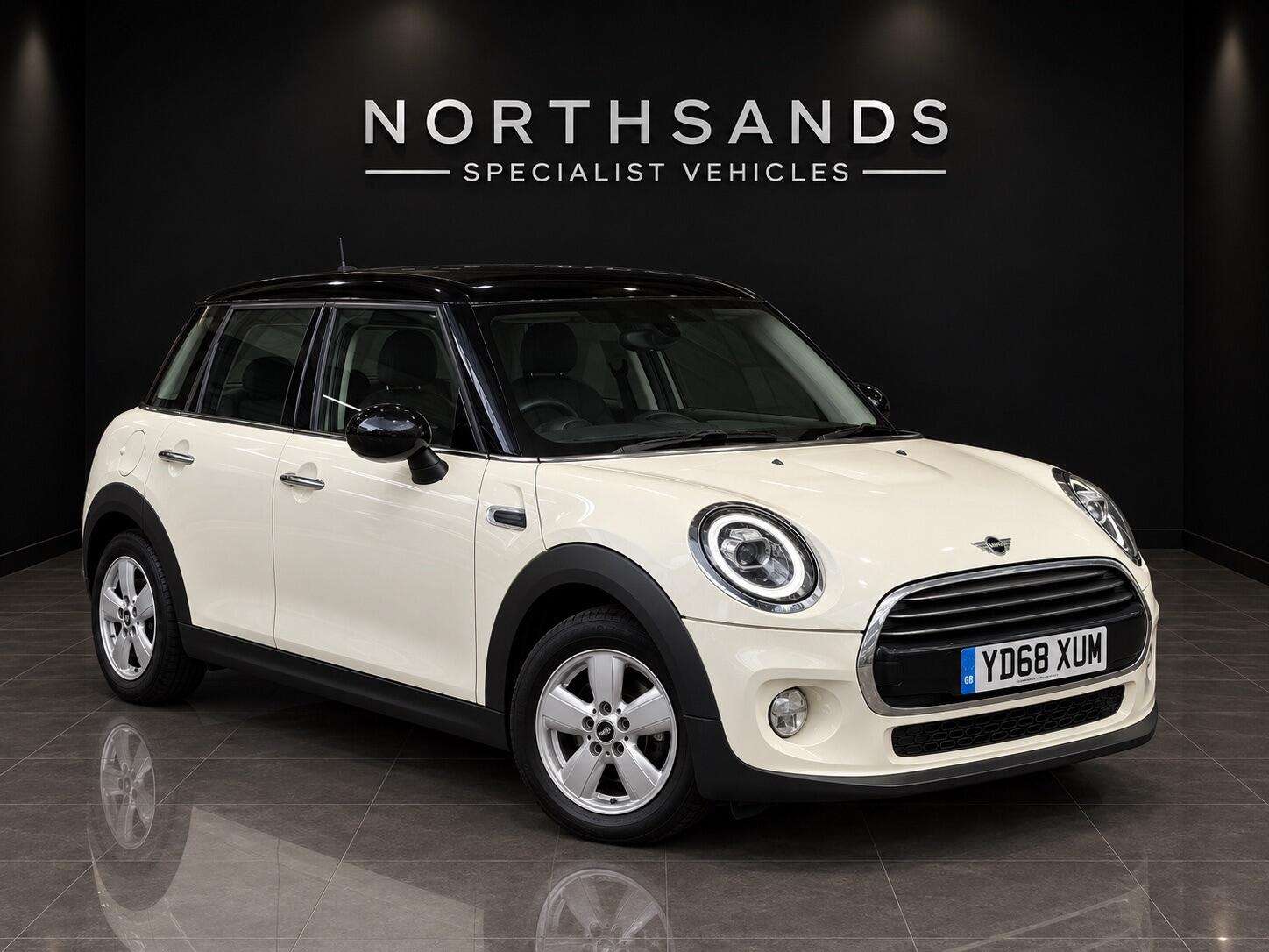 A 2018 MINI HATCH 1.5 Cooper Euro 6 (s/s) 5dr A 2018 MINI HATCH 1.5 Cooper Euro 6 (s/s) 5dr